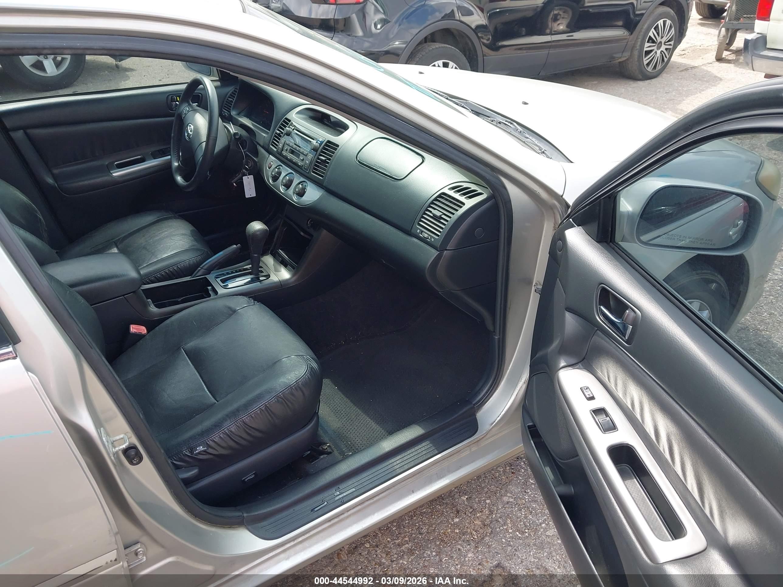 TOYOTA CAMRY image 5