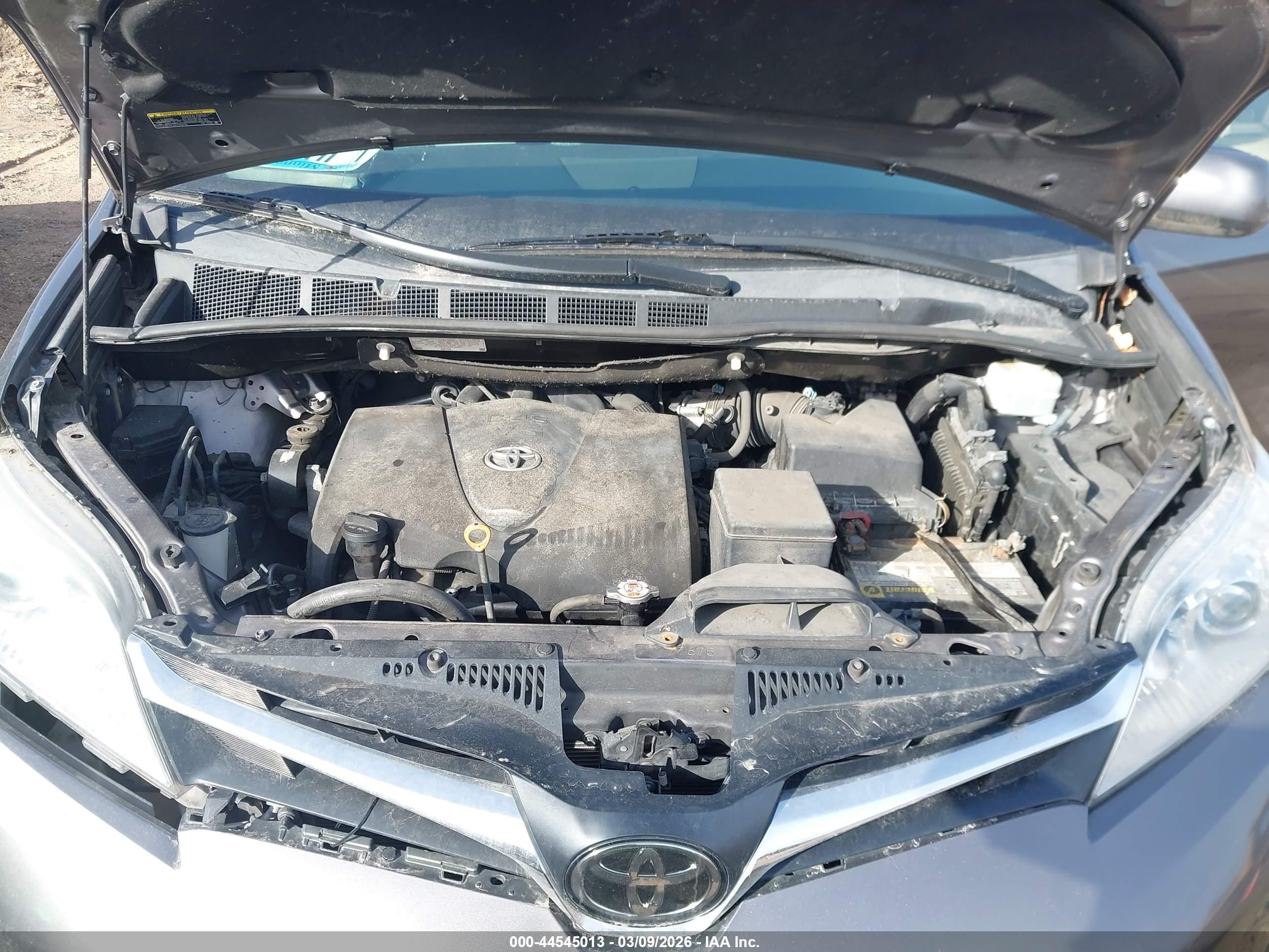 TOYOTA SIENNA image 10