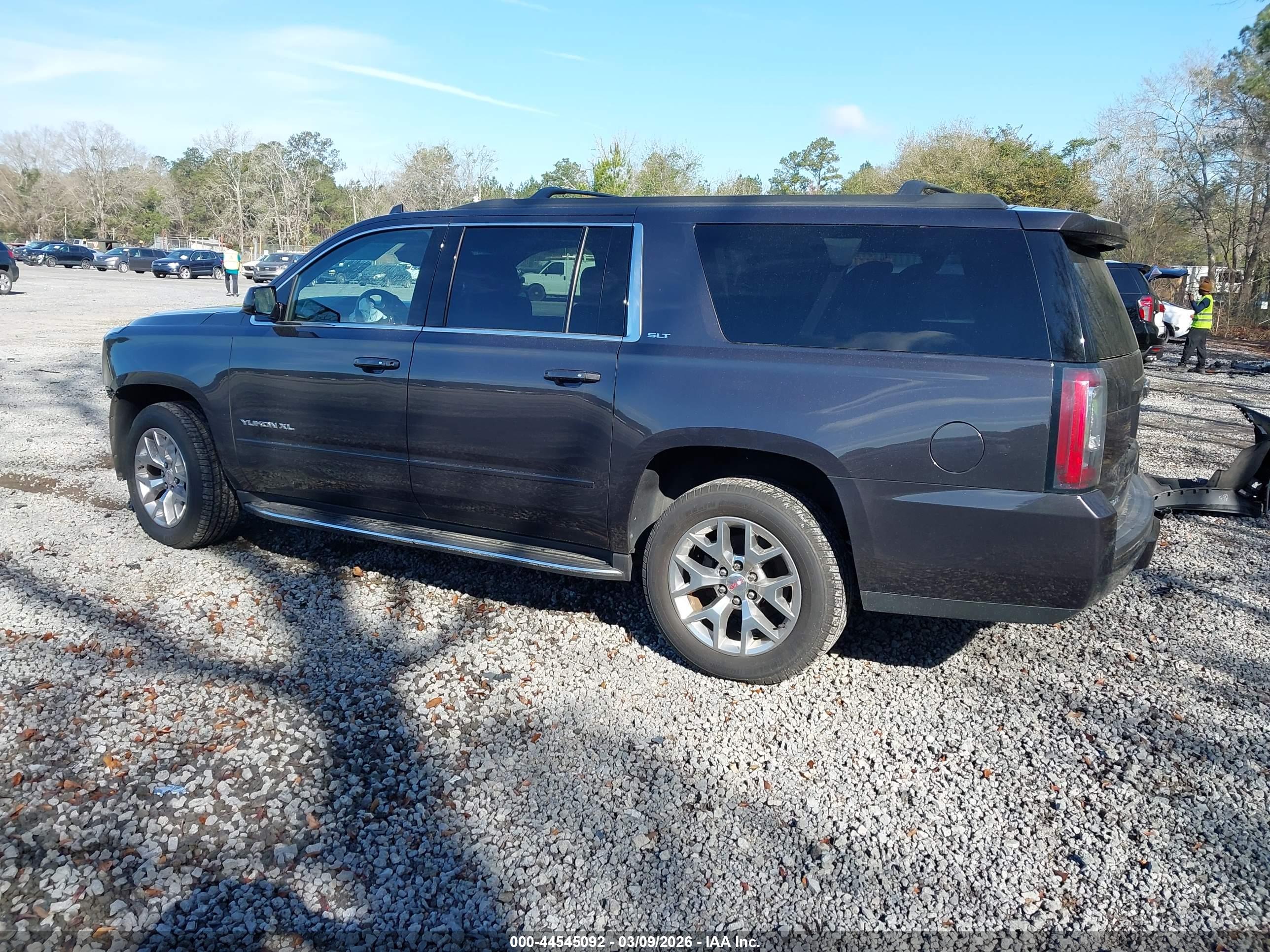 GMC YUKON image 3