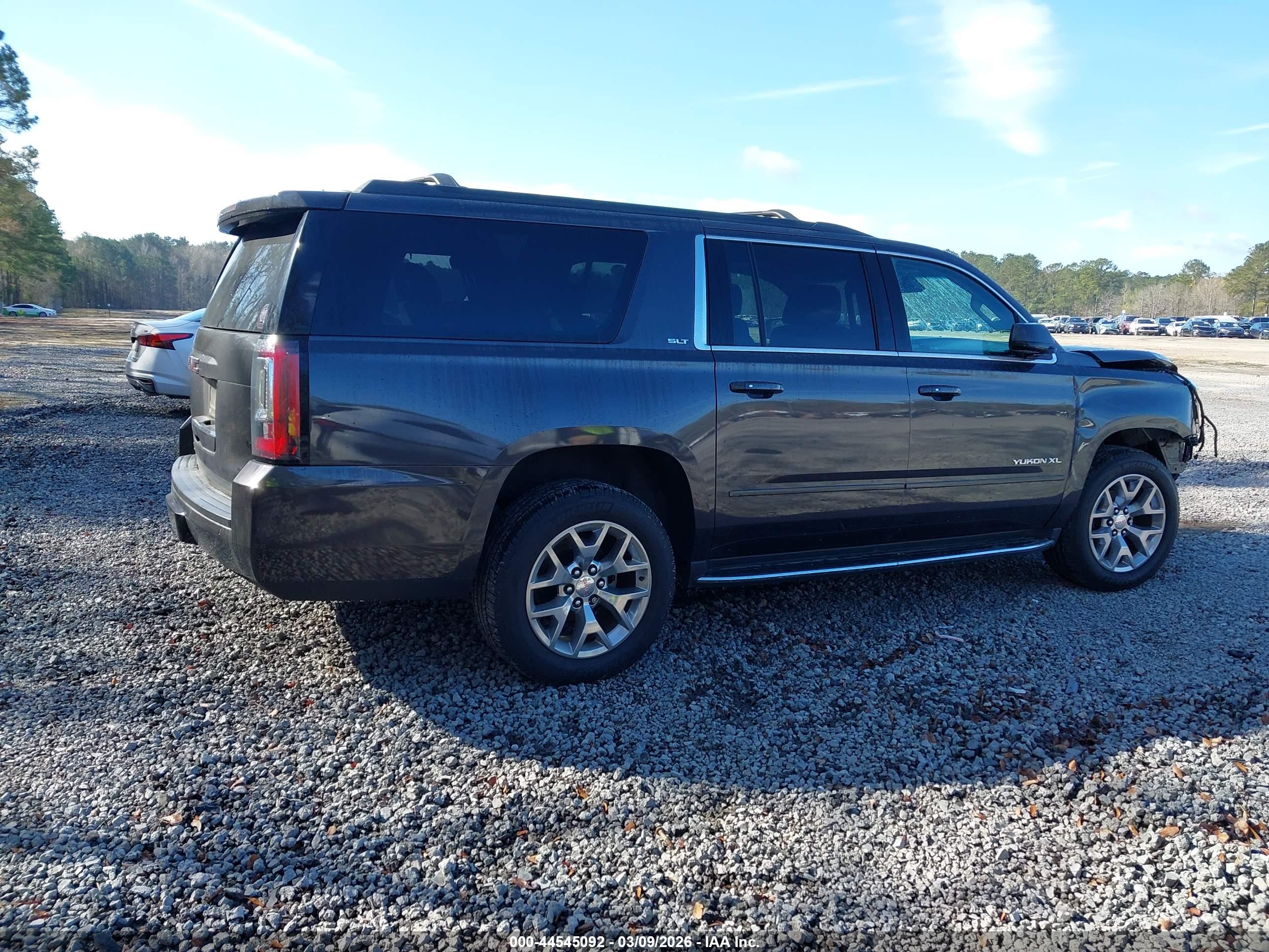 GMC YUKON image 4