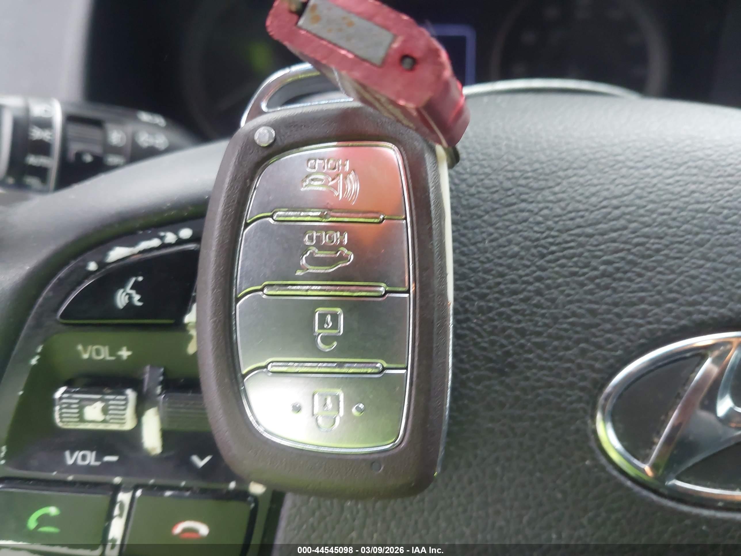 HYUNDAI TUCSON image 11