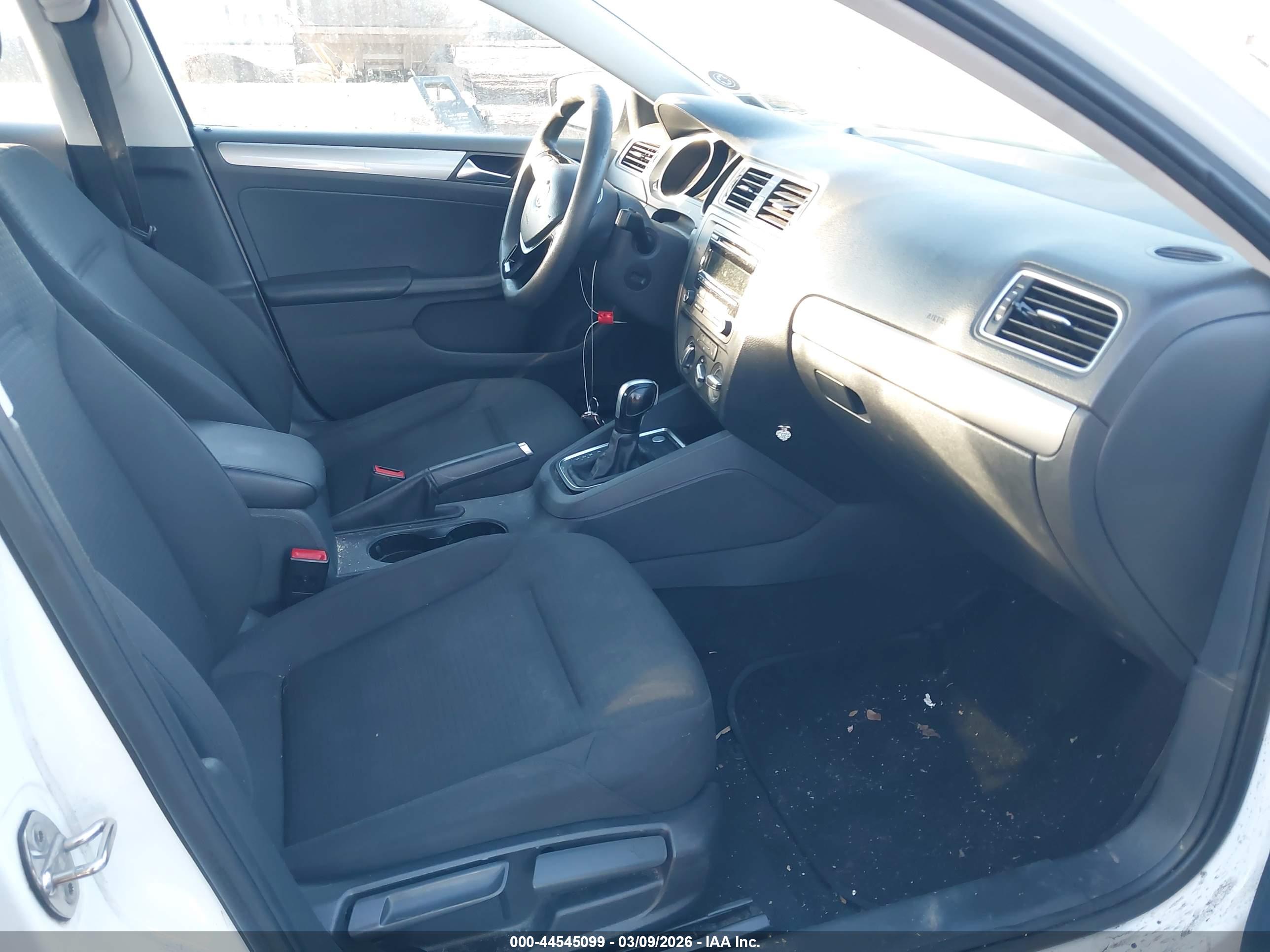 VOLKSWAGEN JETTA image 5