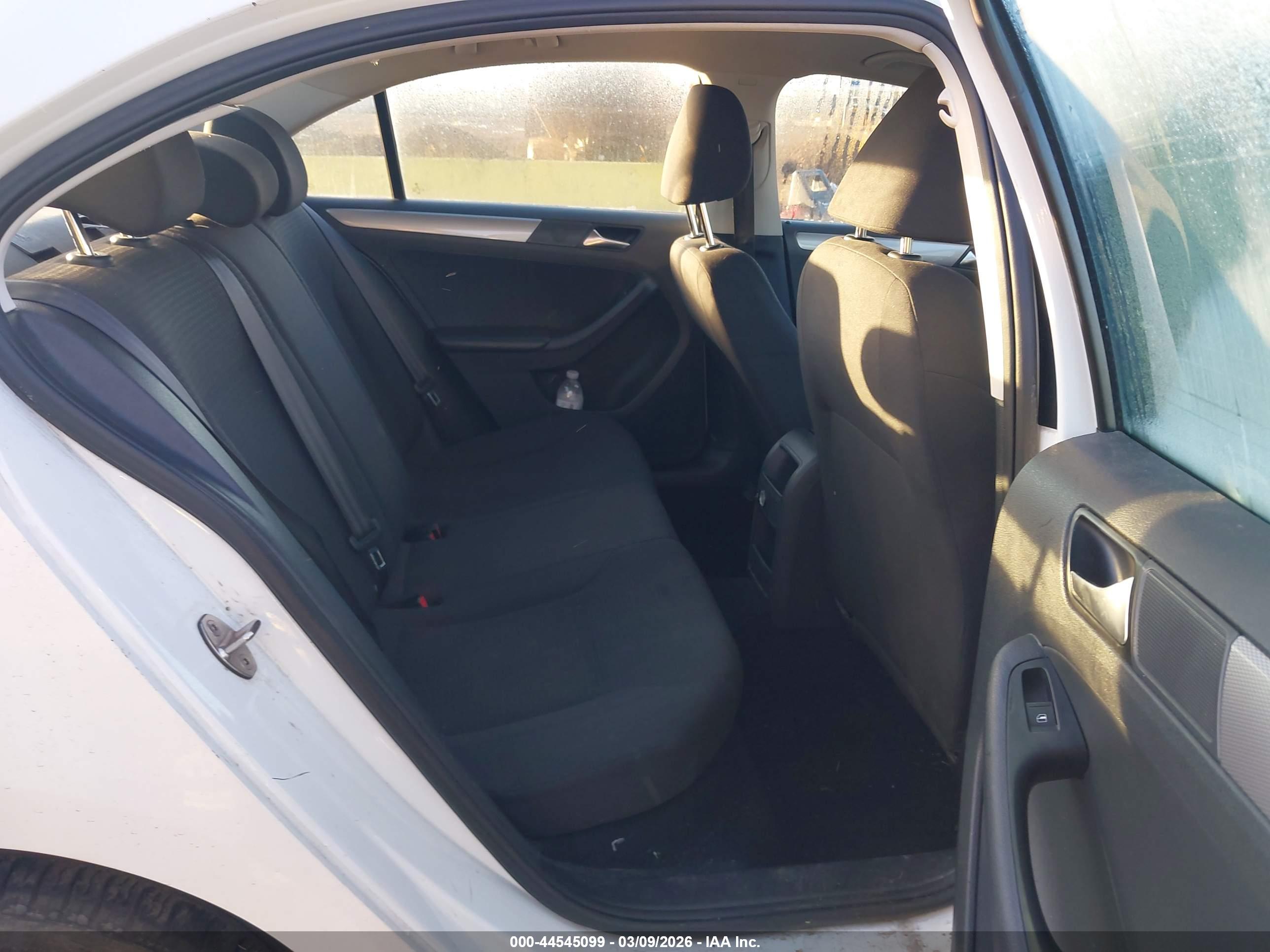 VOLKSWAGEN JETTA image 8