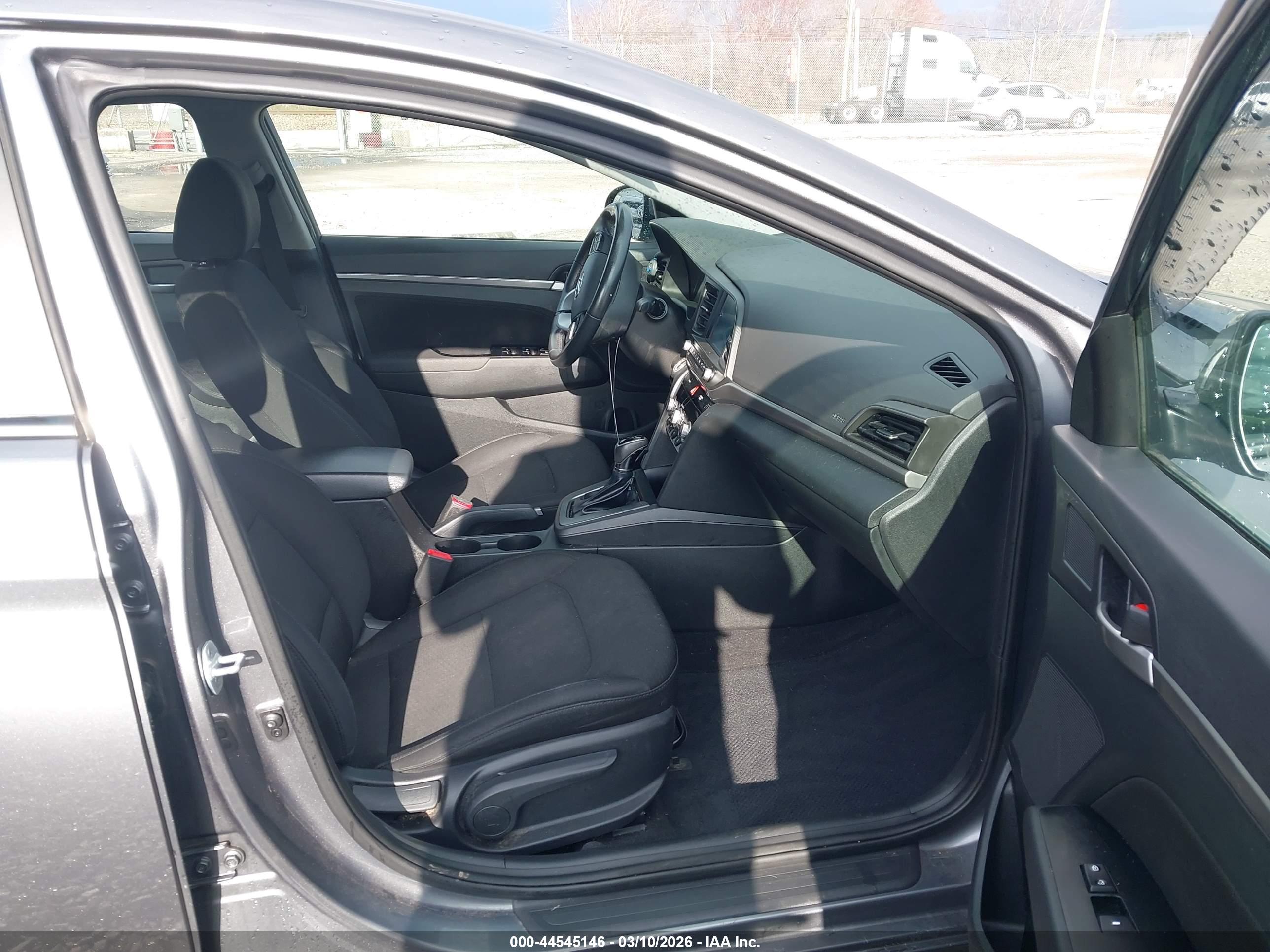 HYUNDAI ELANTRA image 5