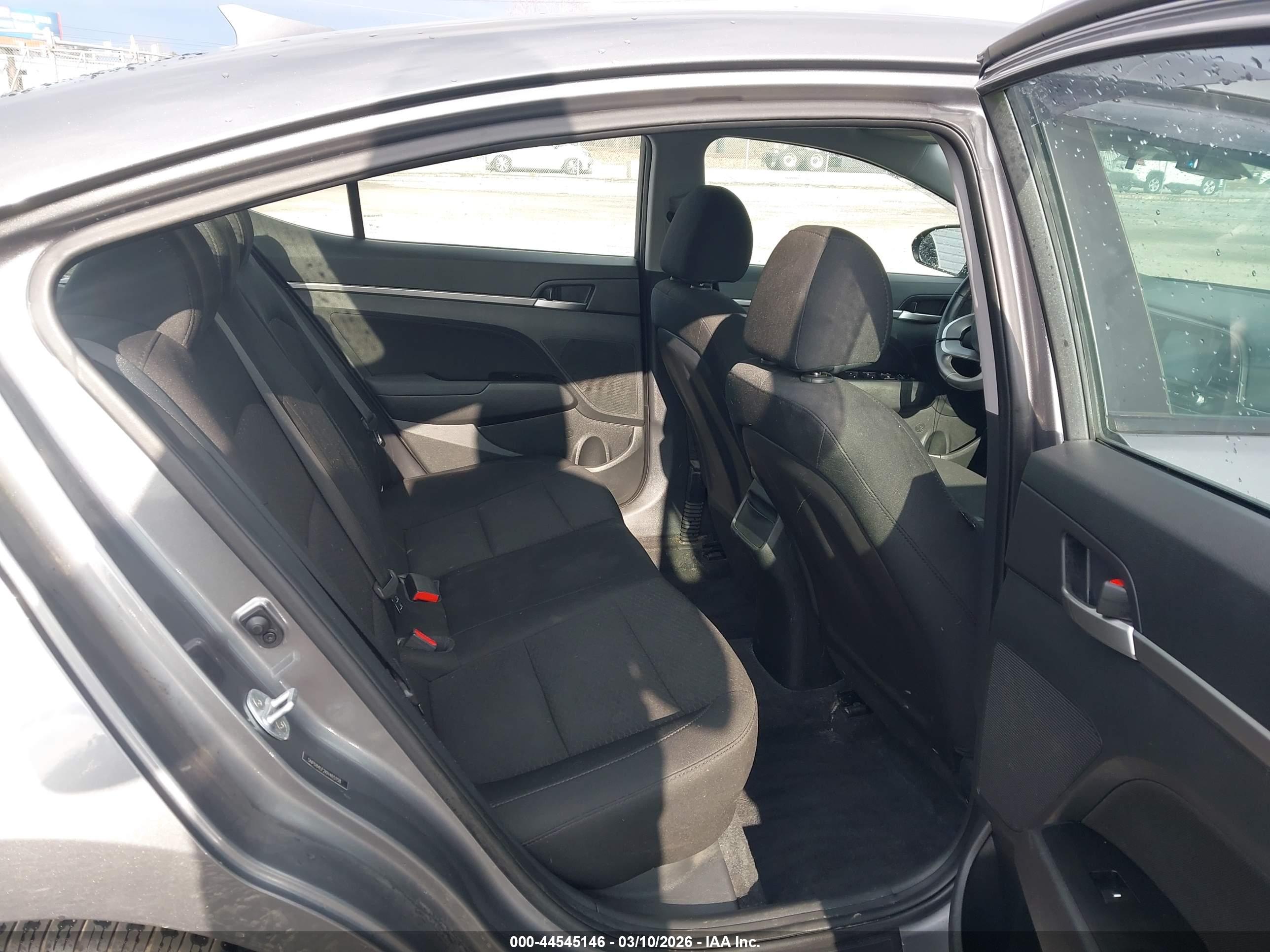 HYUNDAI ELANTRA image 8