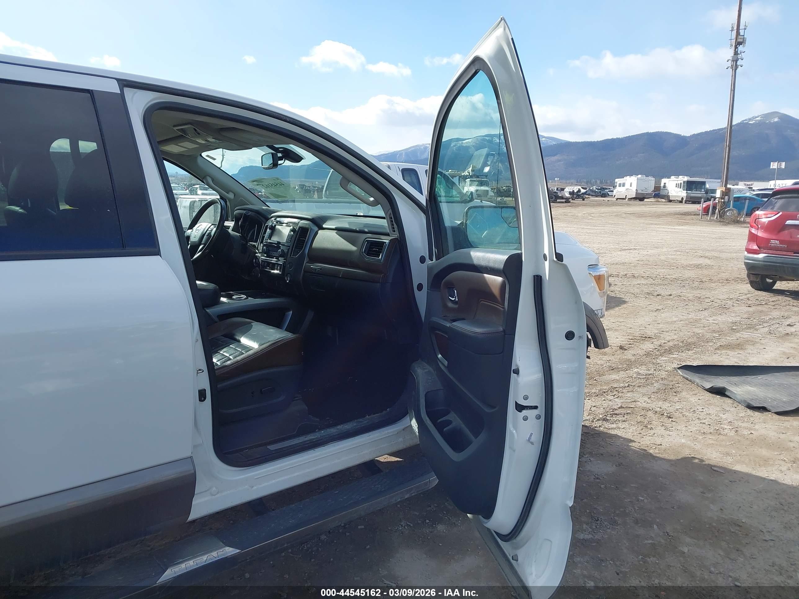 NISSAN TITAN image 5