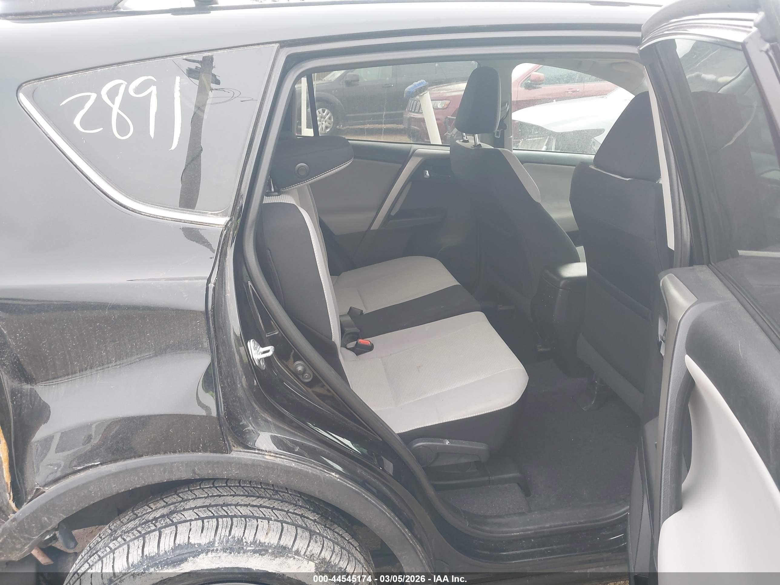 TOYOTA RAV4 image 8
