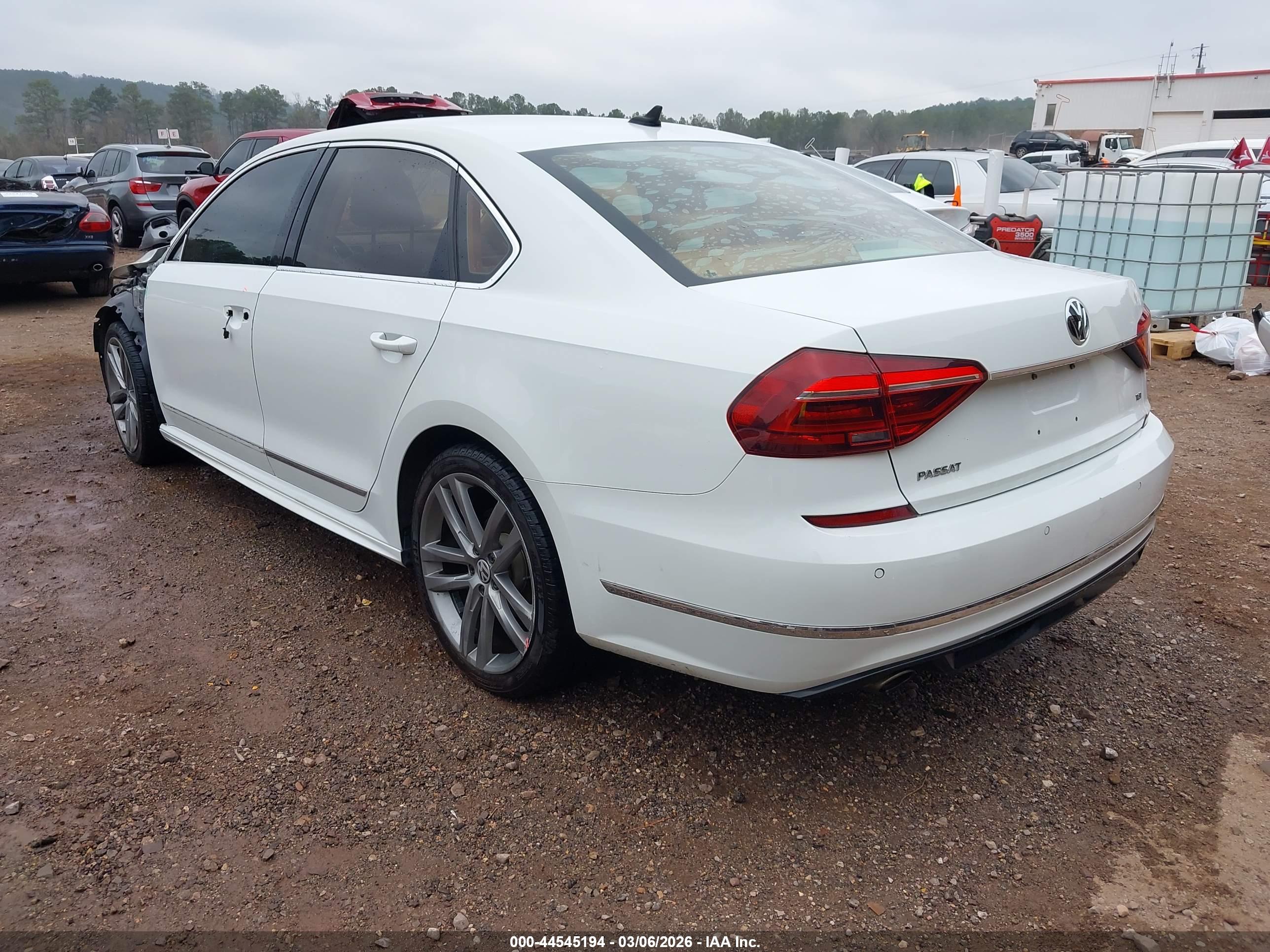 VOLKSWAGEN PASSAT image 3