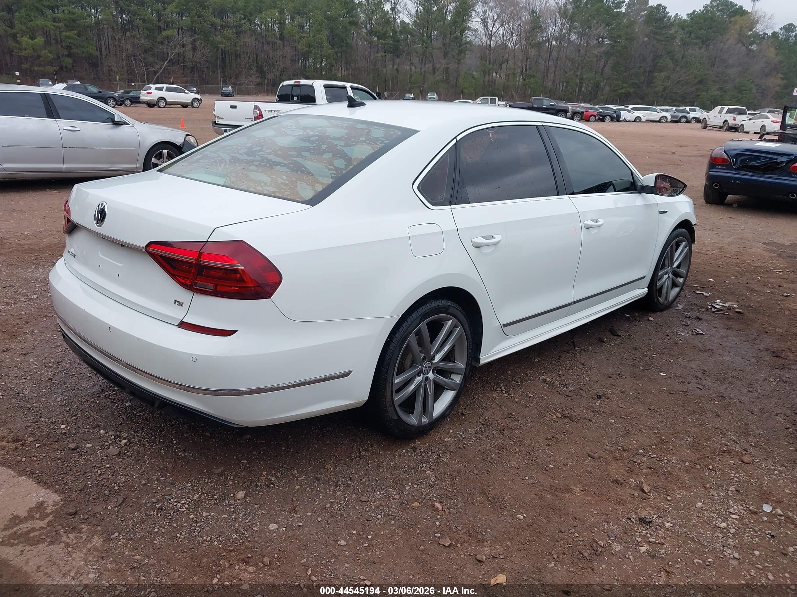 VOLKSWAGEN PASSAT image 4