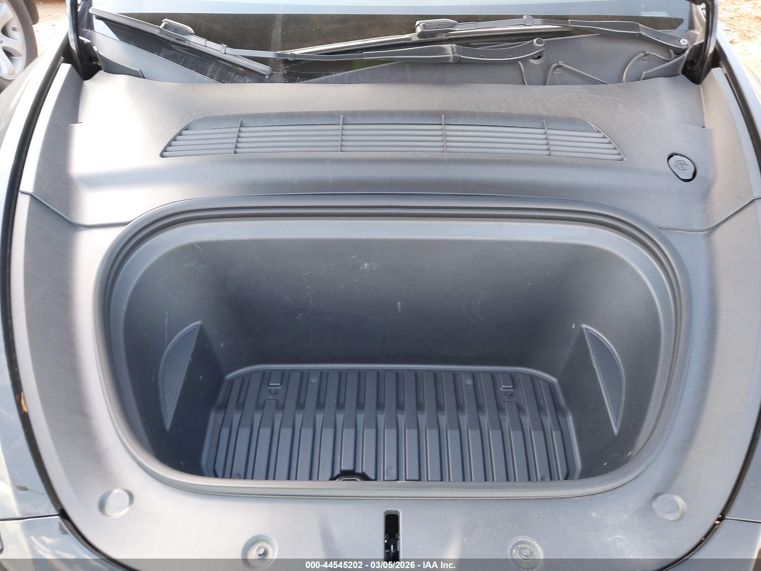 TESLA MODEL image 10