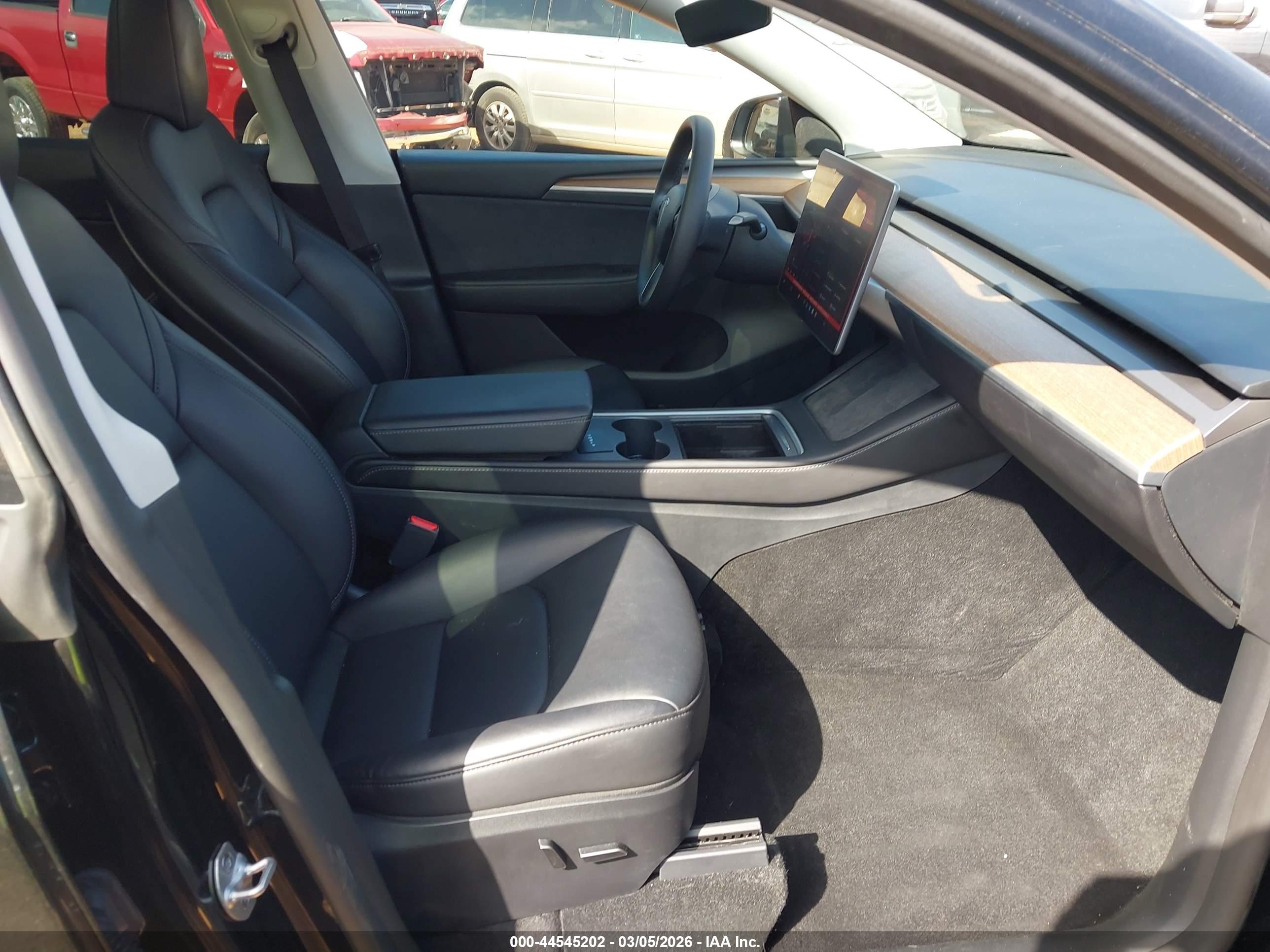 TESLA MODEL image 5