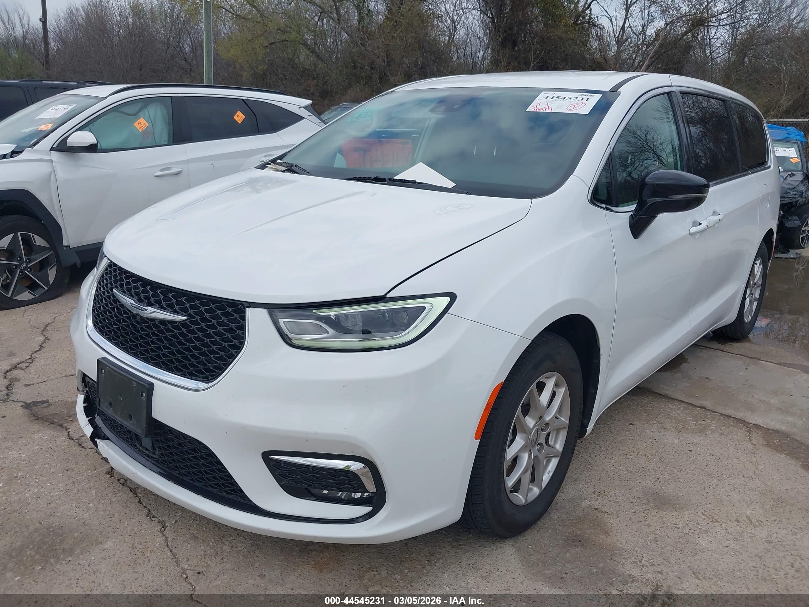 CHRYSLER PACIFICA image 2