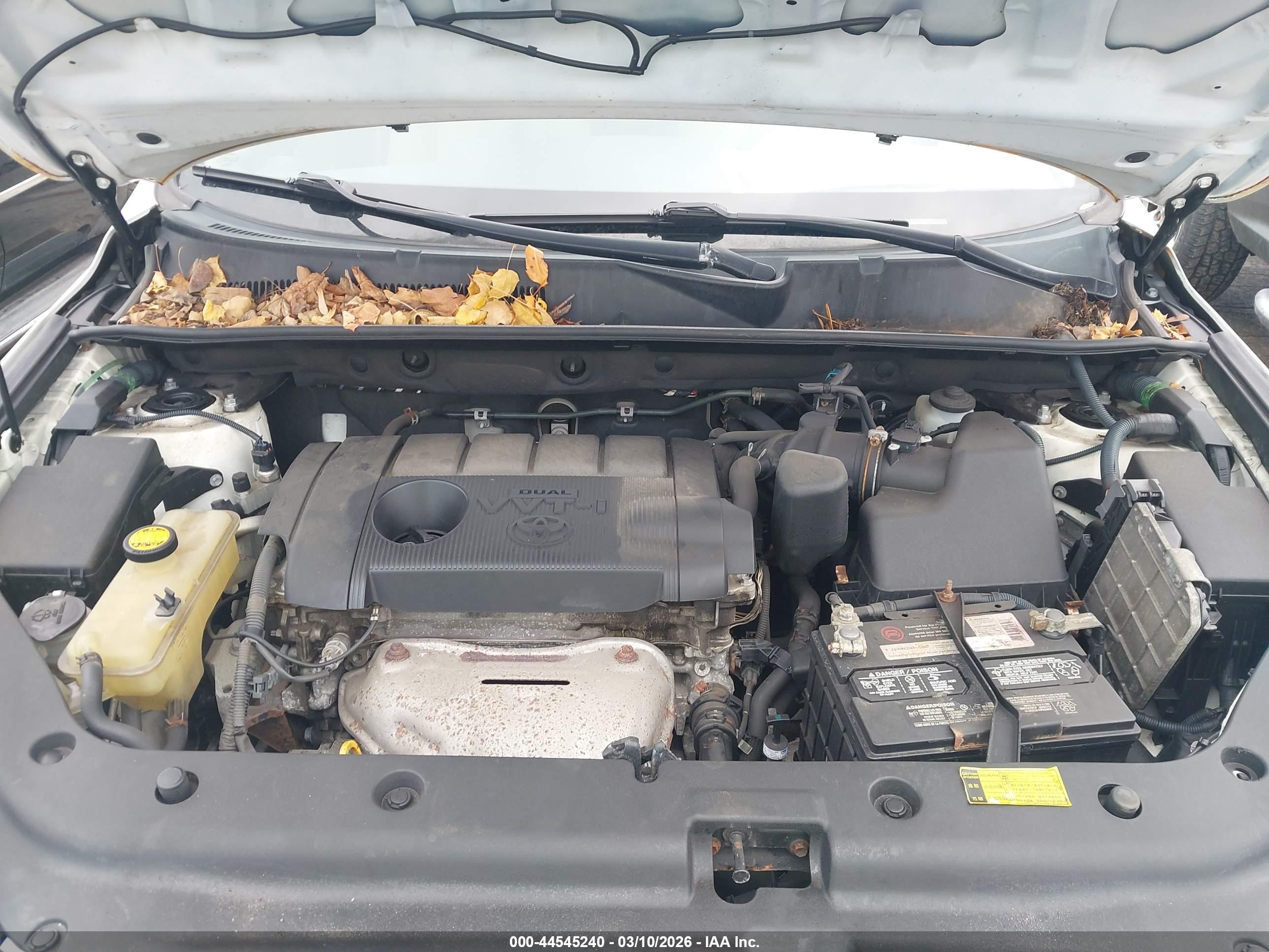 TOYOTA RAV4 image 10
