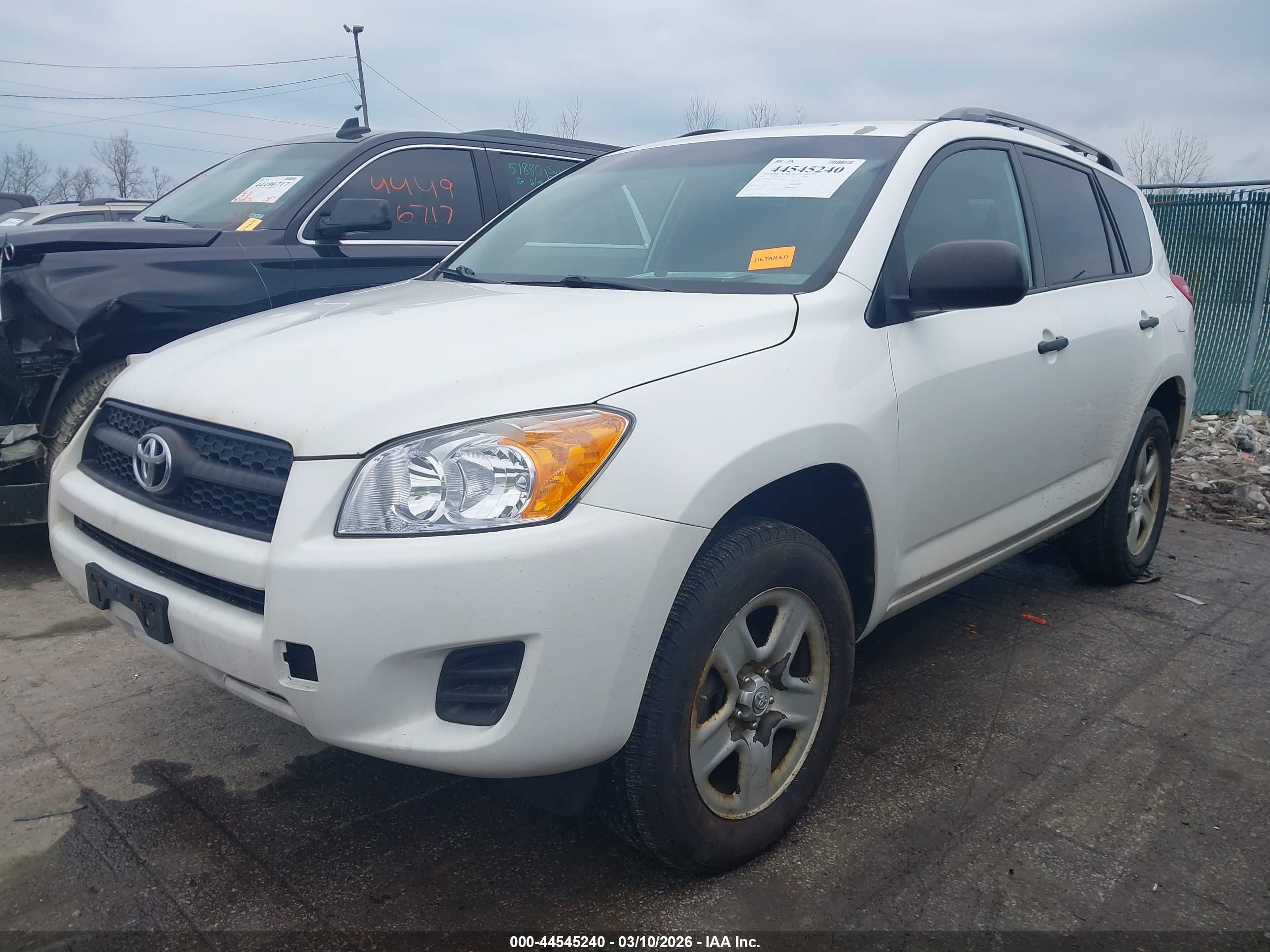 TOYOTA RAV4 image 2