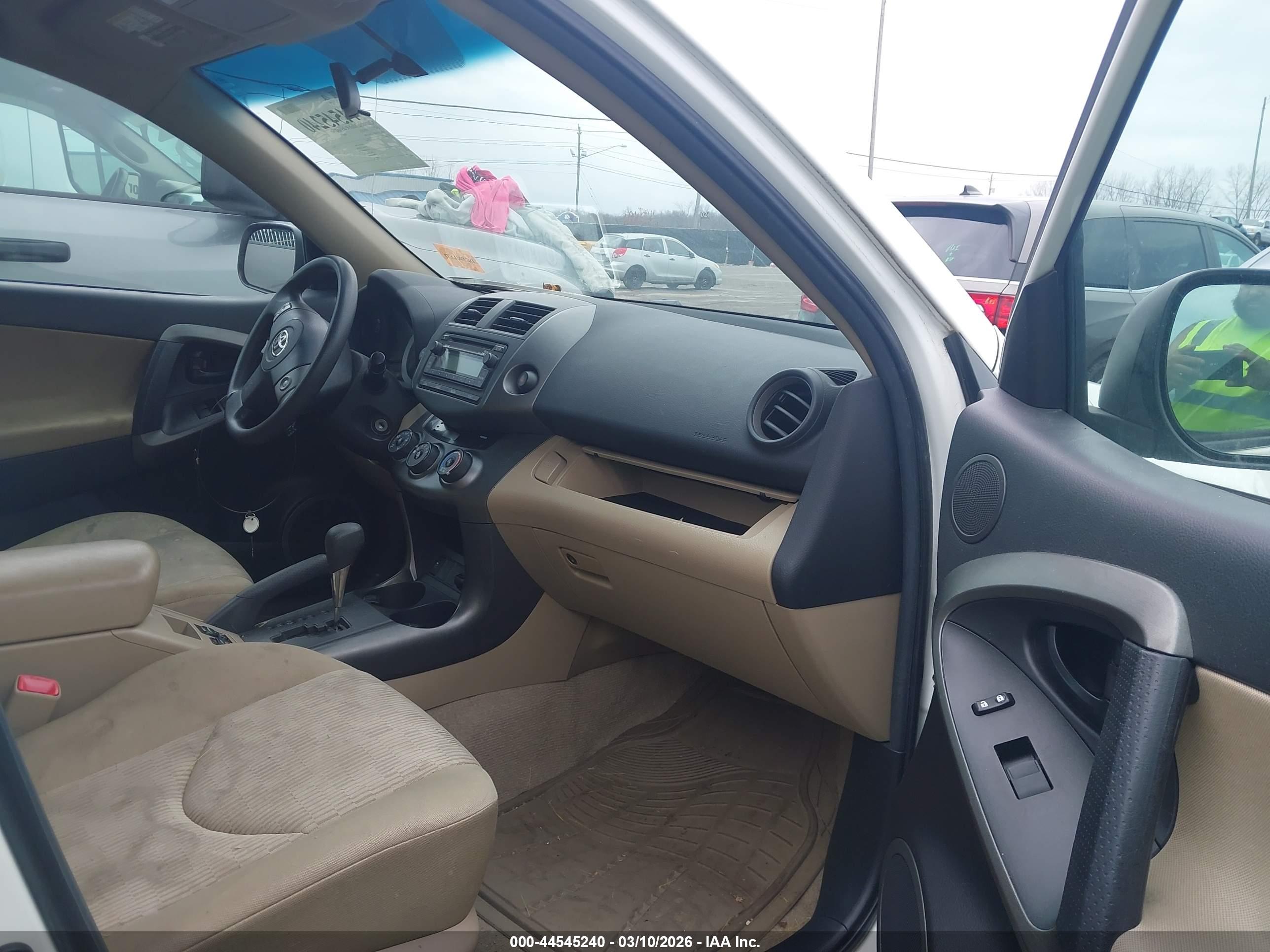 TOYOTA RAV4 image 5