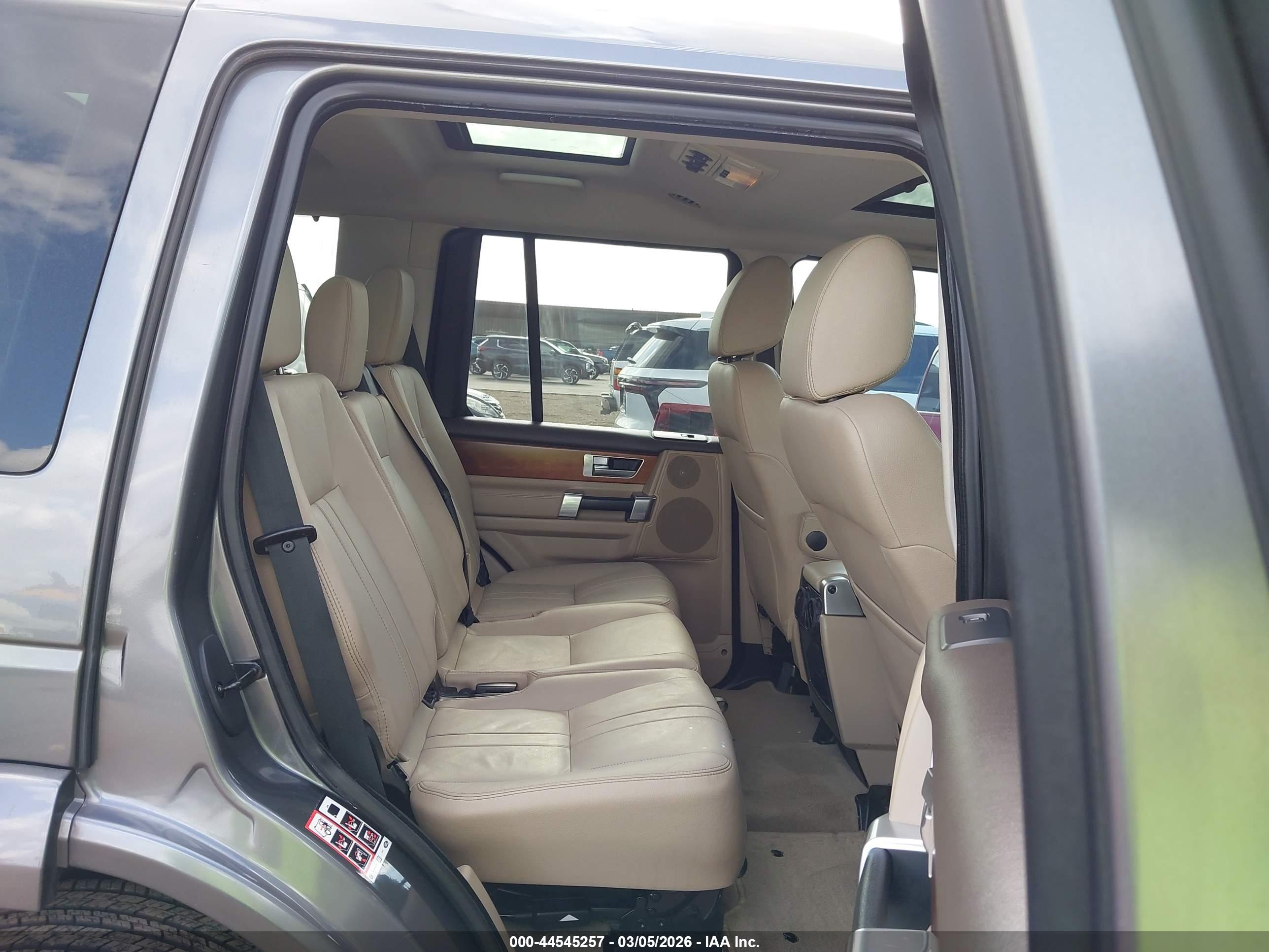 LAND ROVER image 8