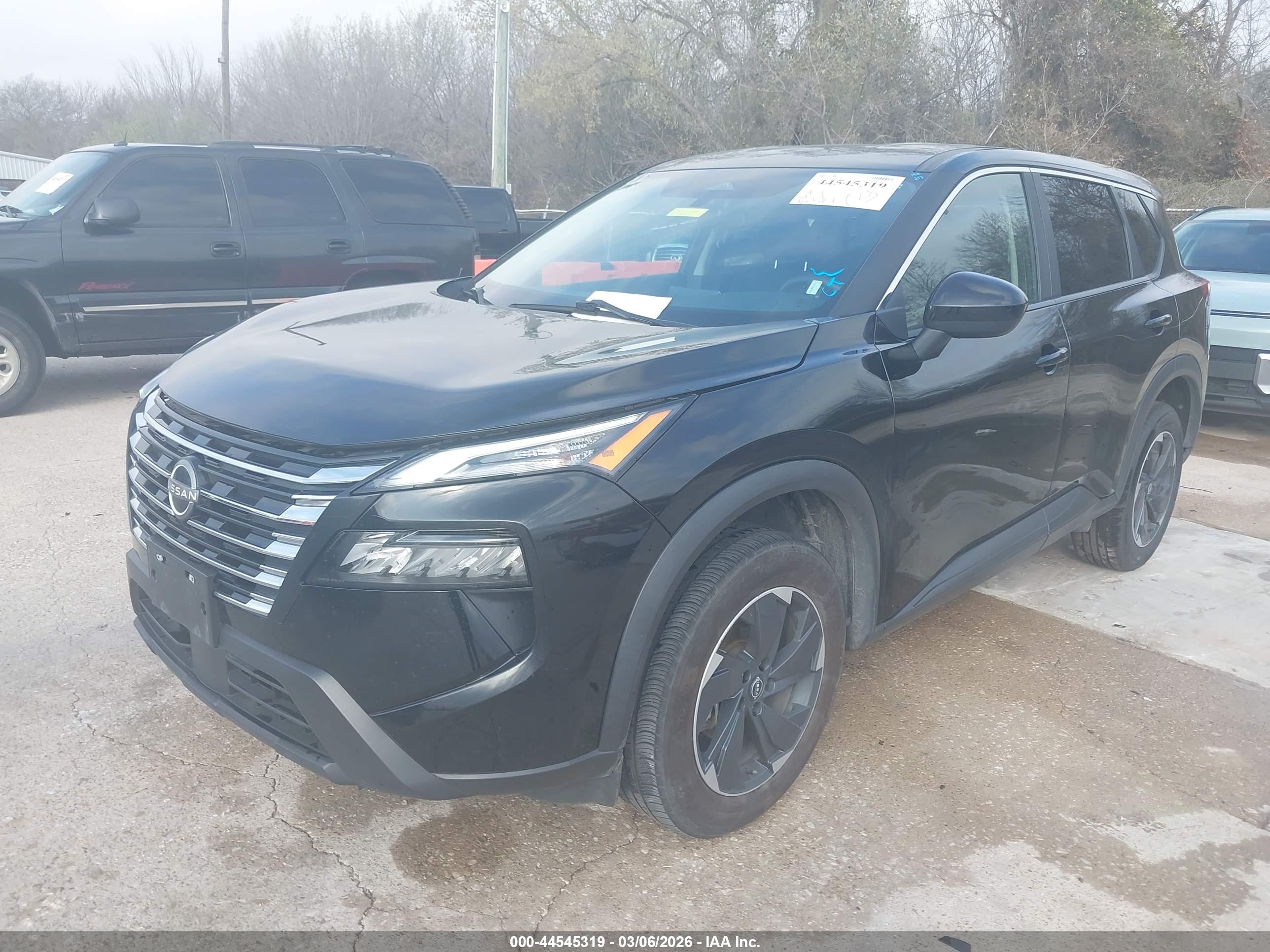 NISSAN ROGUE image 2