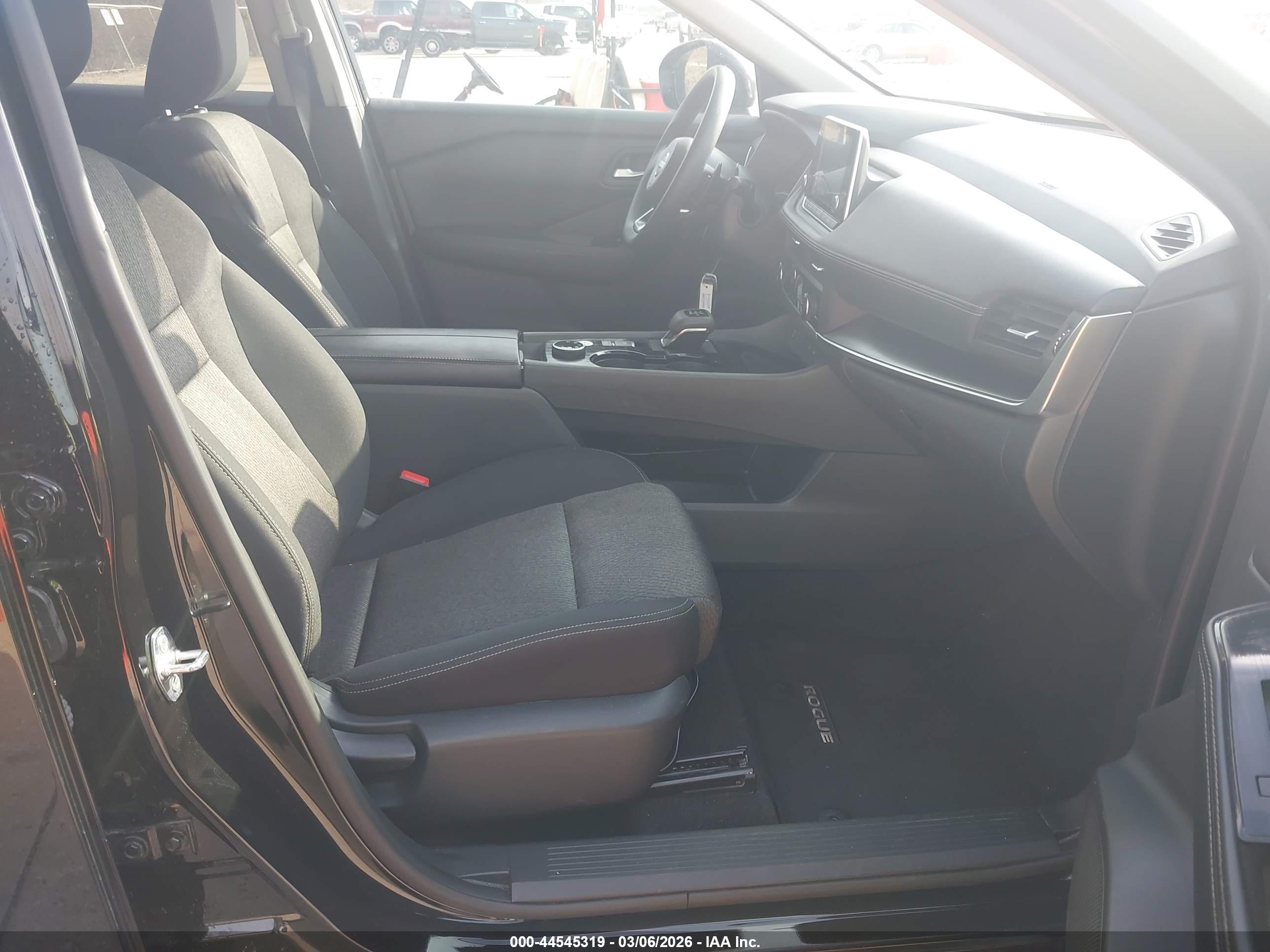 NISSAN ROGUE image 5