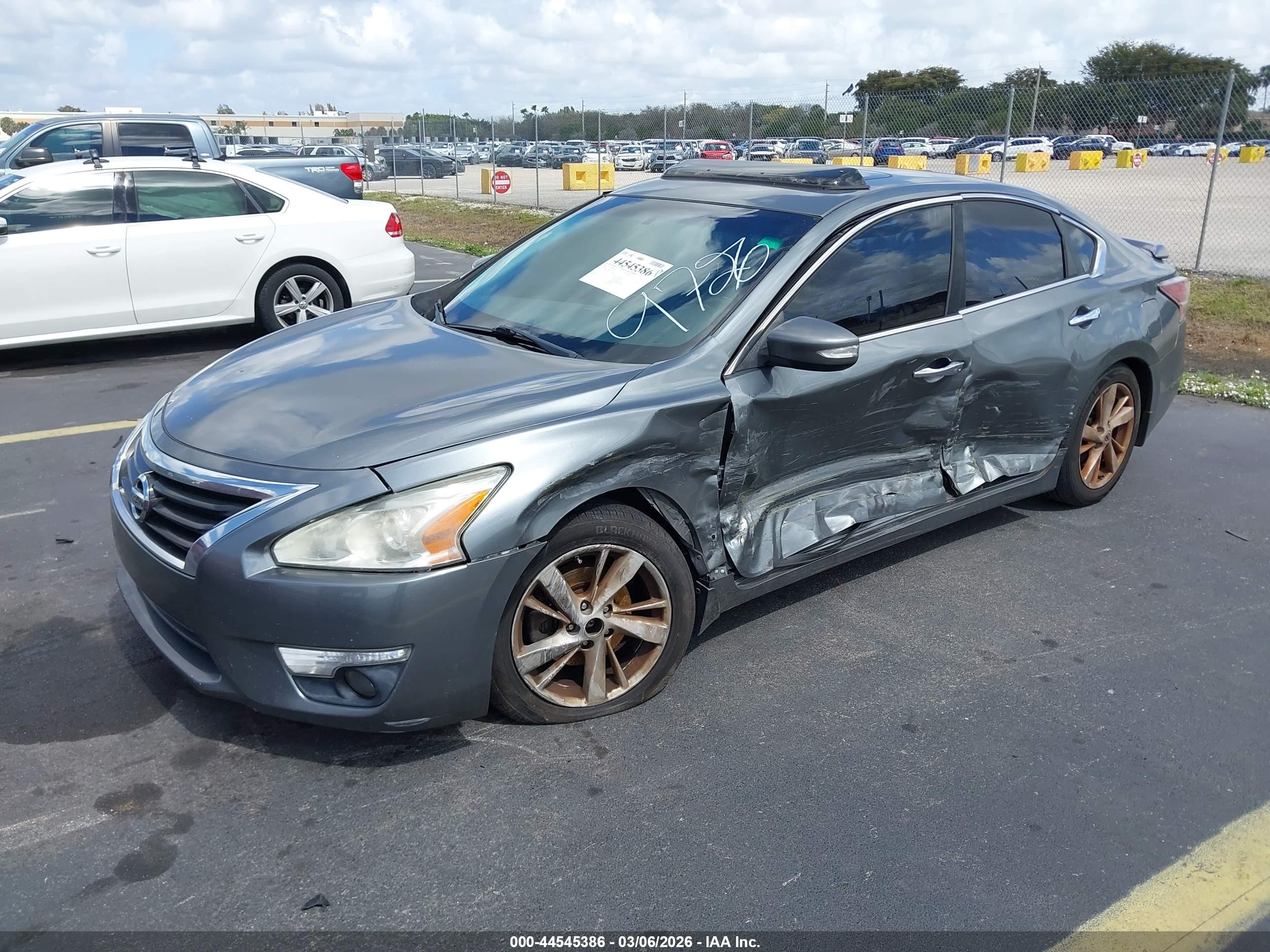 NISSAN ALTIMA image 2