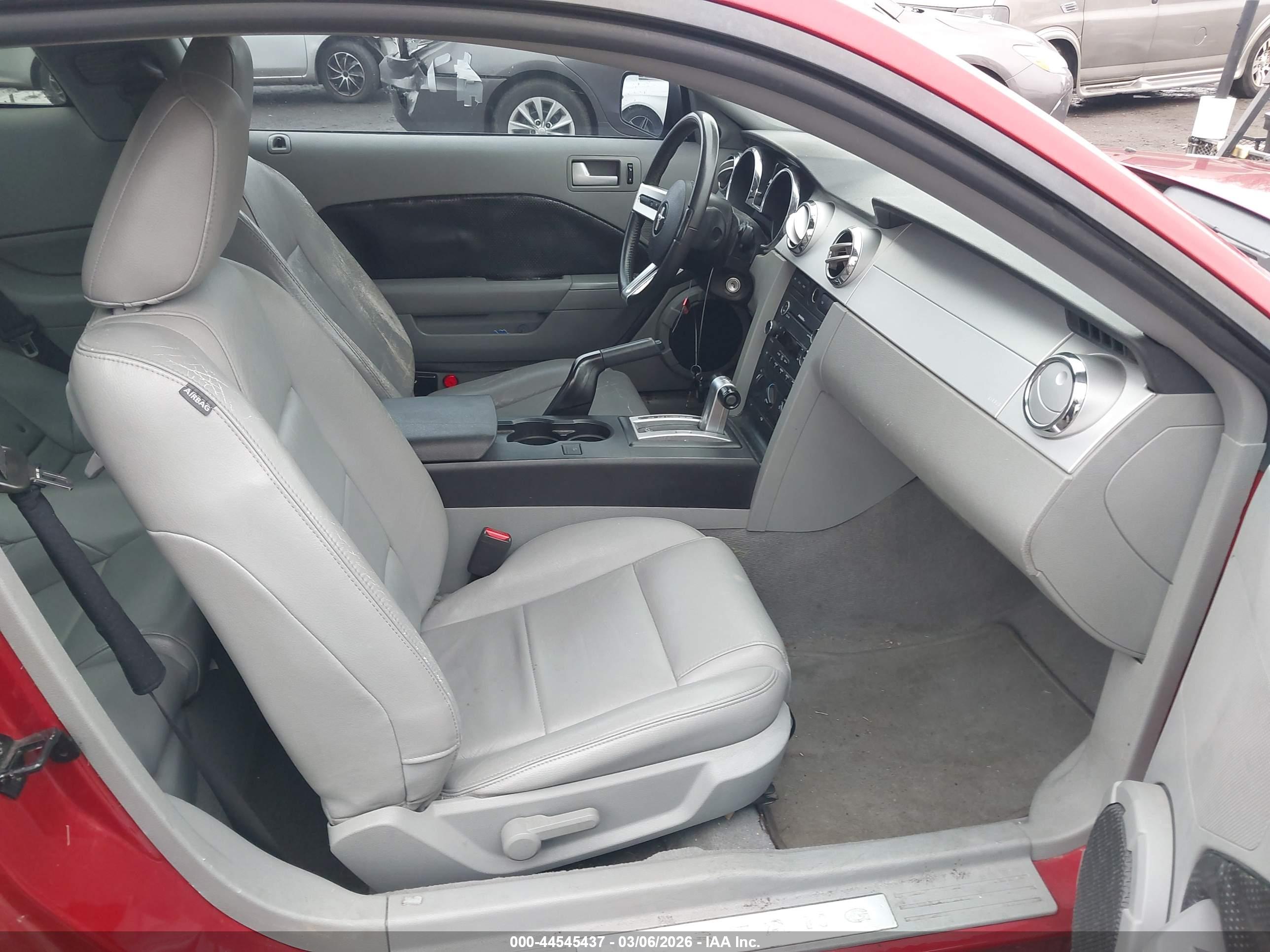 FORD MUSTANG image 5