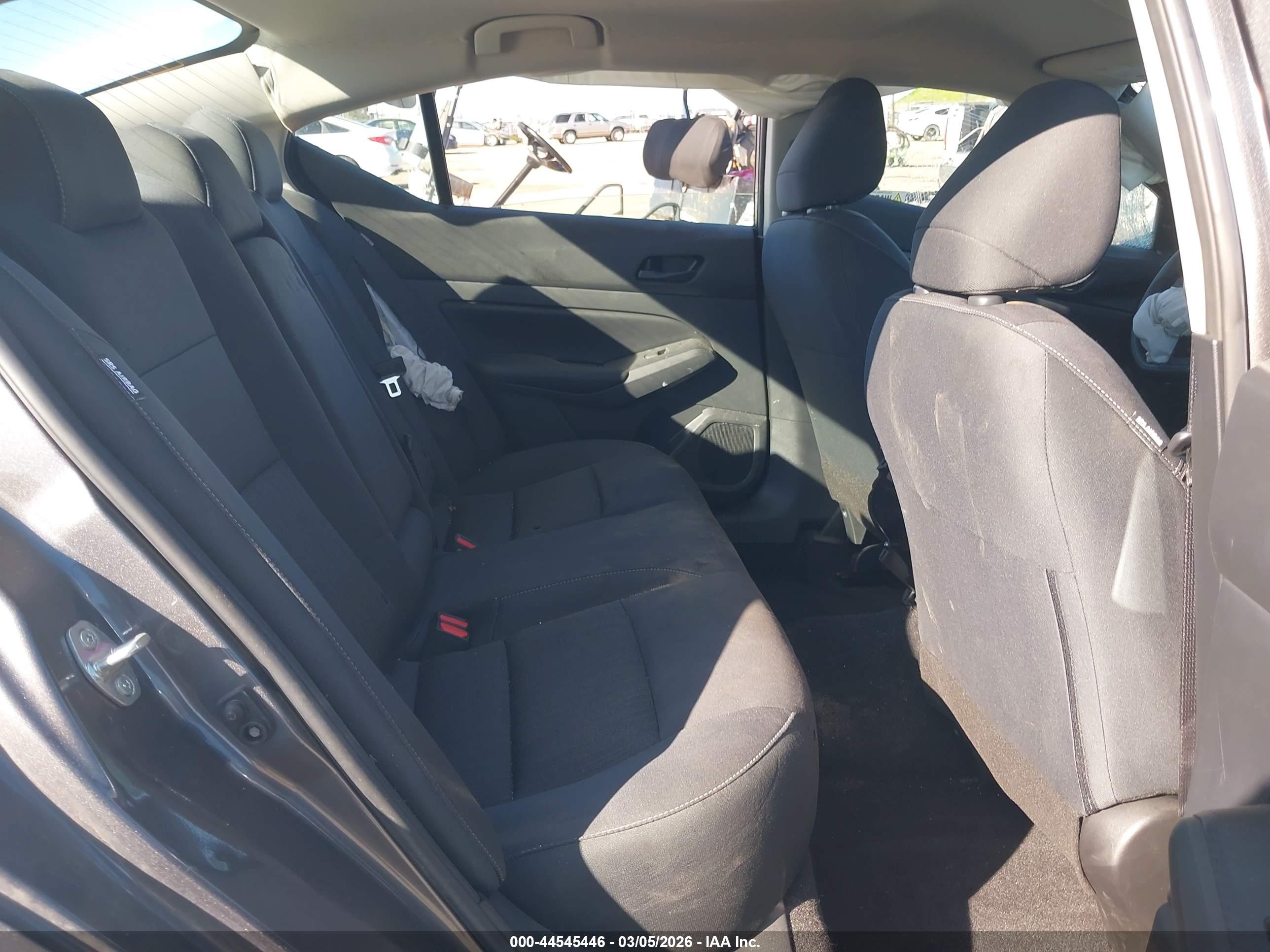 NISSAN ALTIMA image 8
