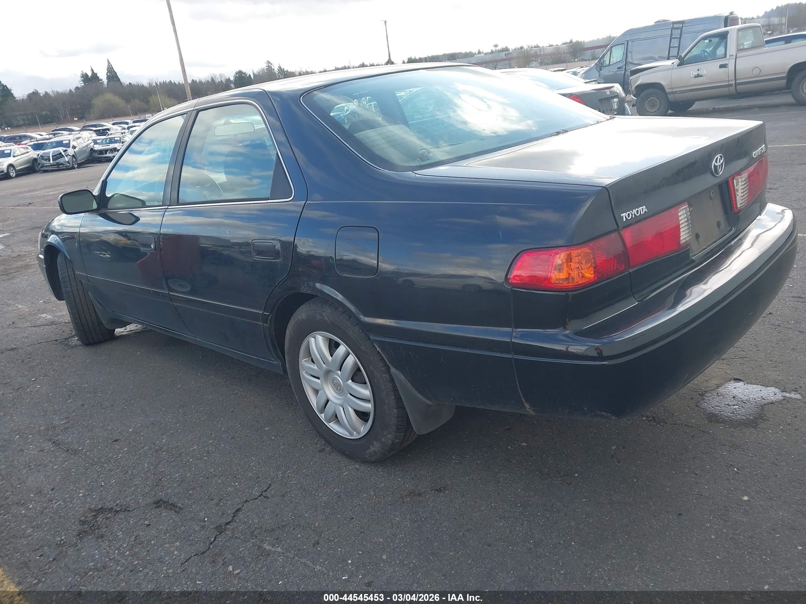 TOYOTA CAMRY image 3
