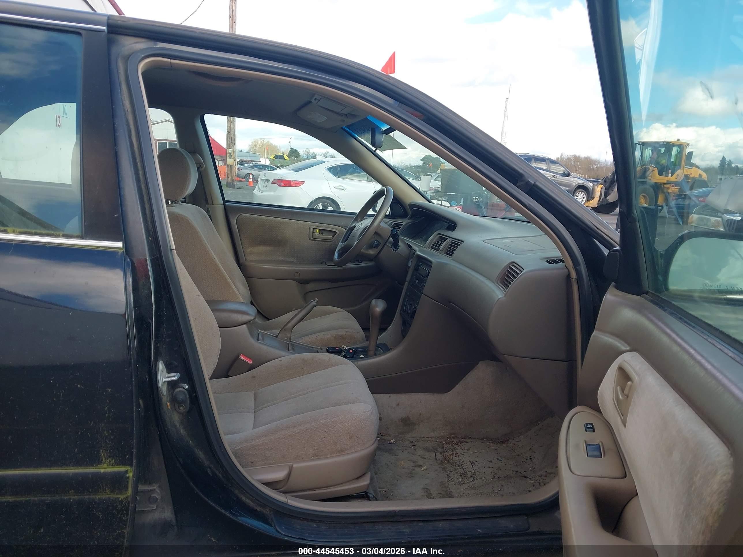 TOYOTA CAMRY image 5