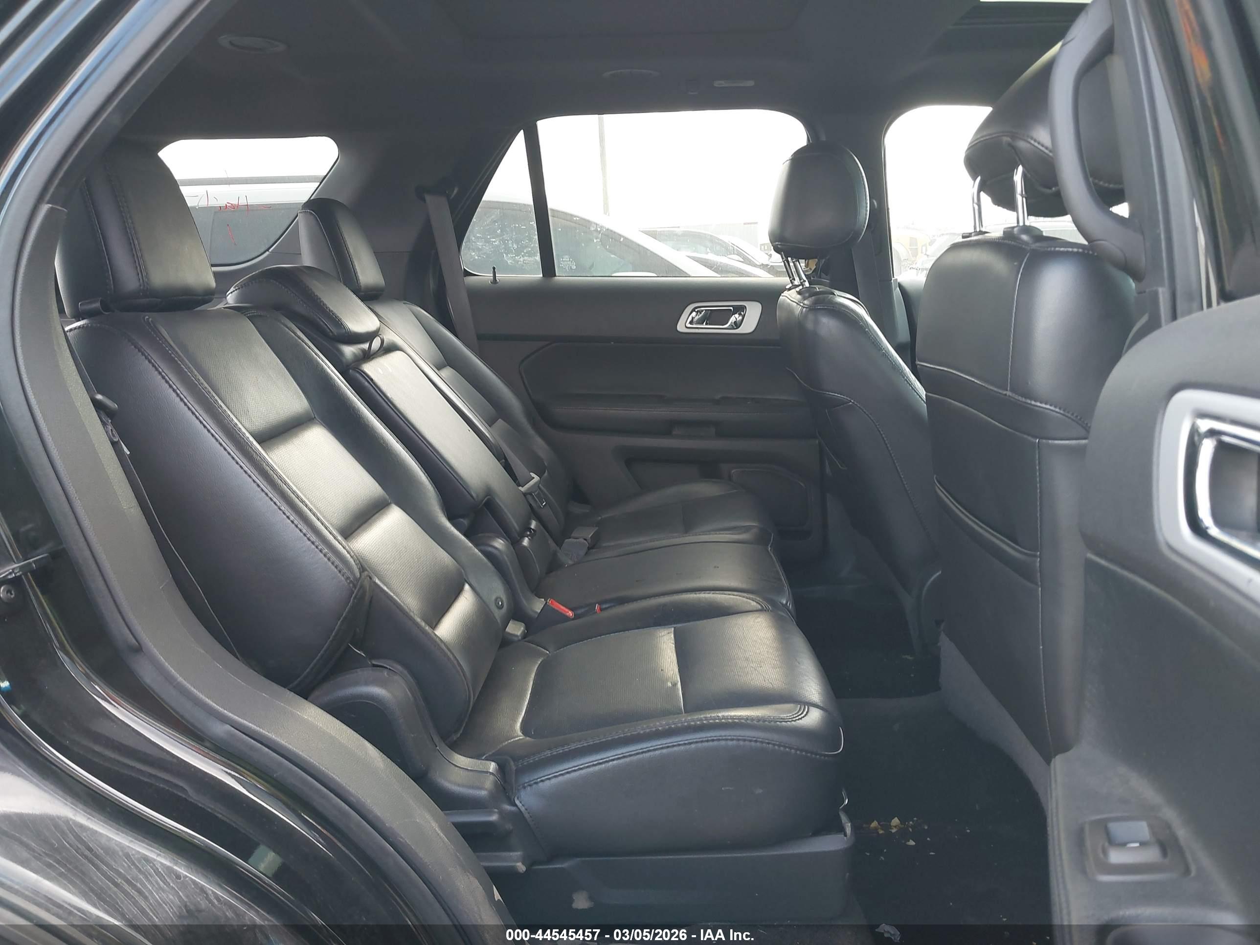 FORD EXPLORER image 8