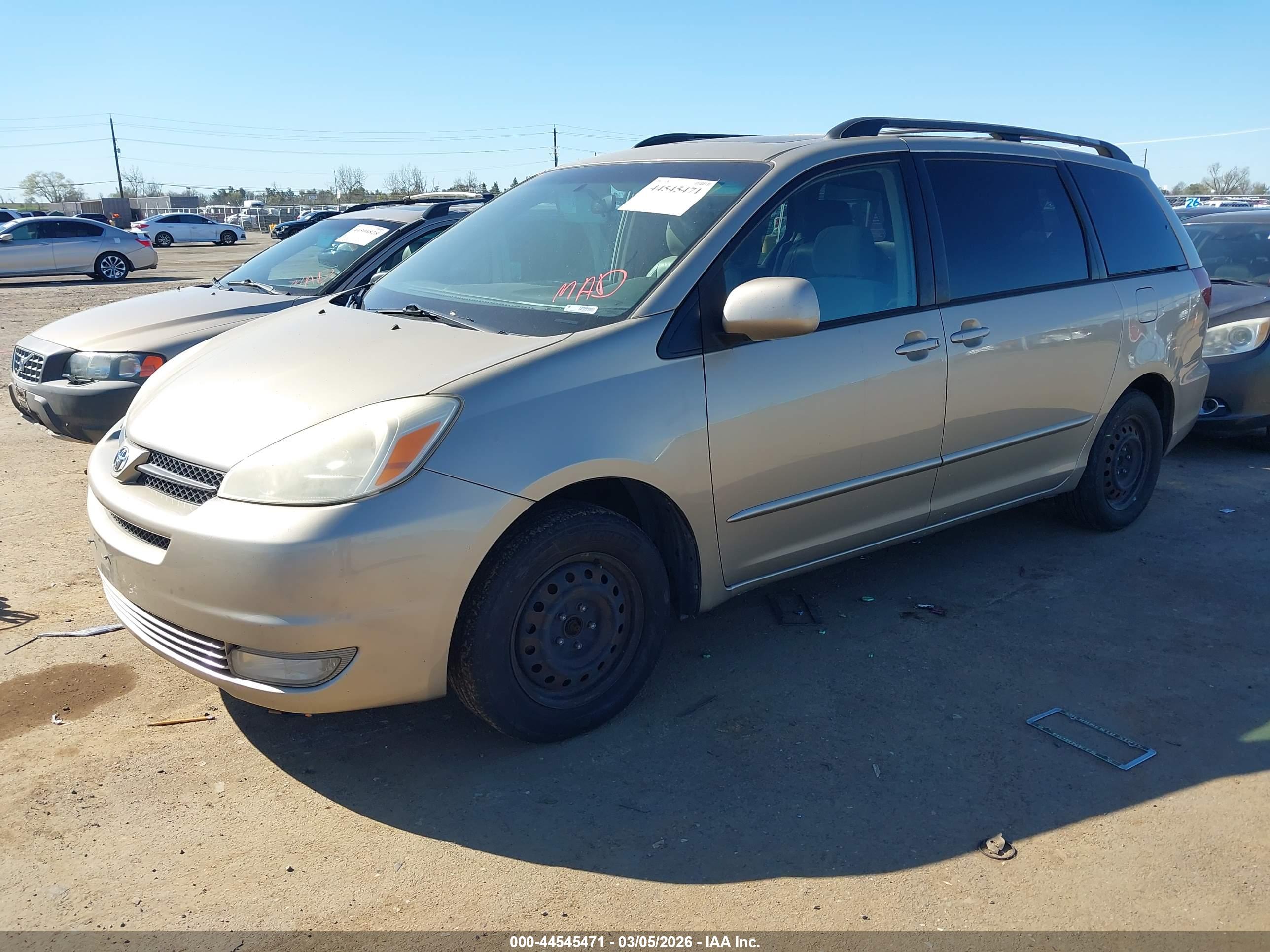 TOYOTA SIENNA image 2