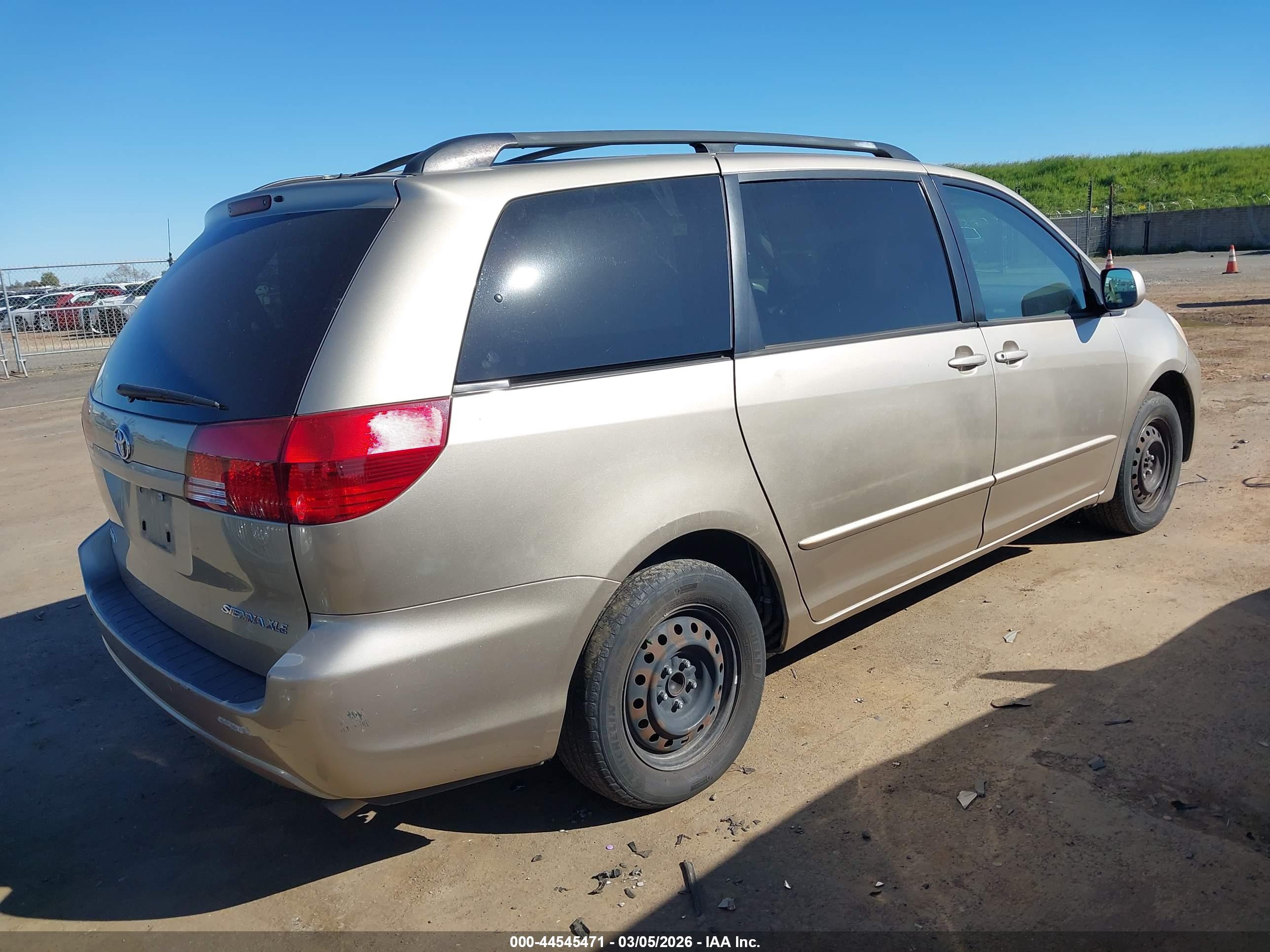 TOYOTA SIENNA image 4