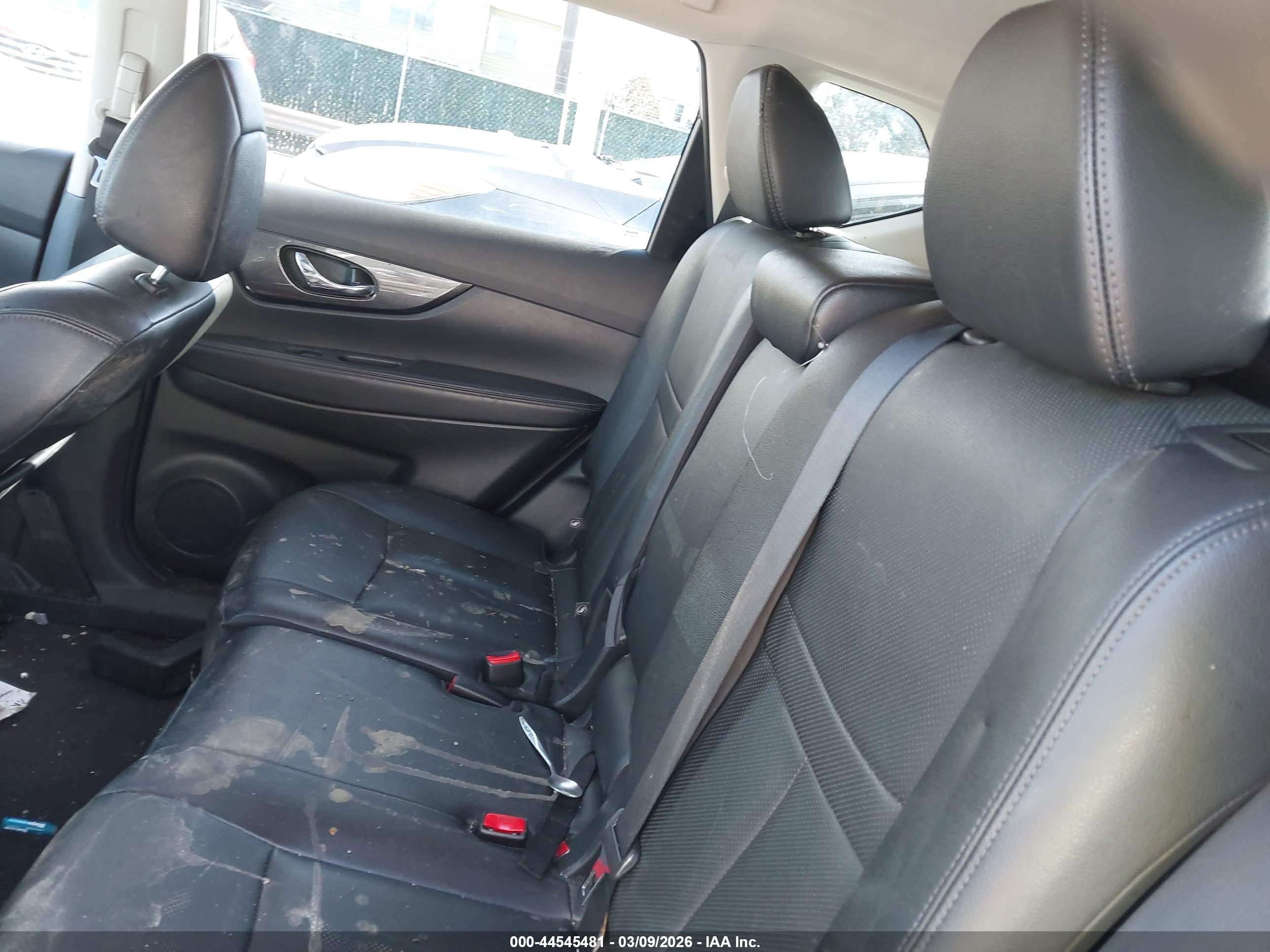 NISSAN ROGUE image 8