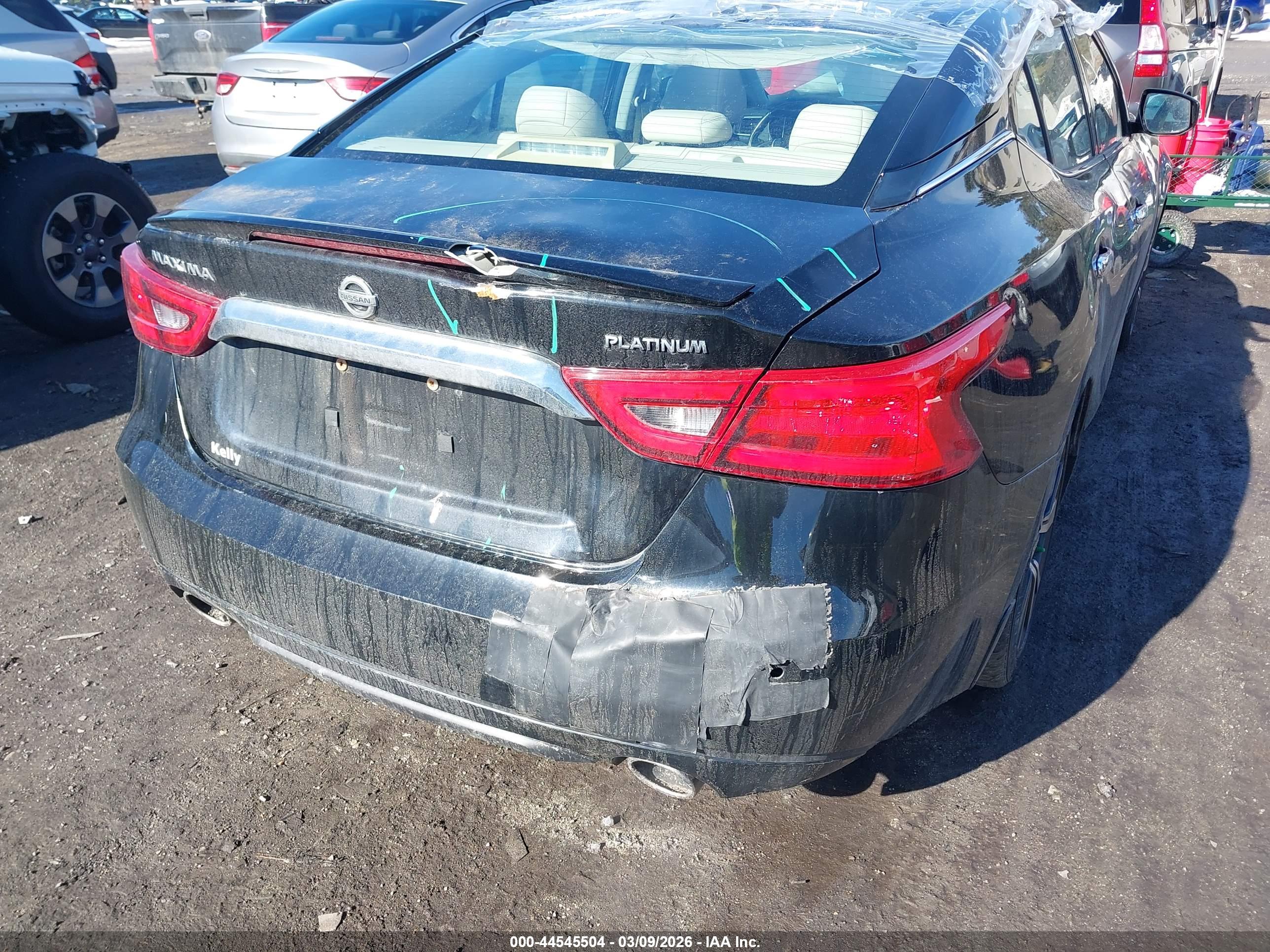 NISSAN MAXIMA image 6