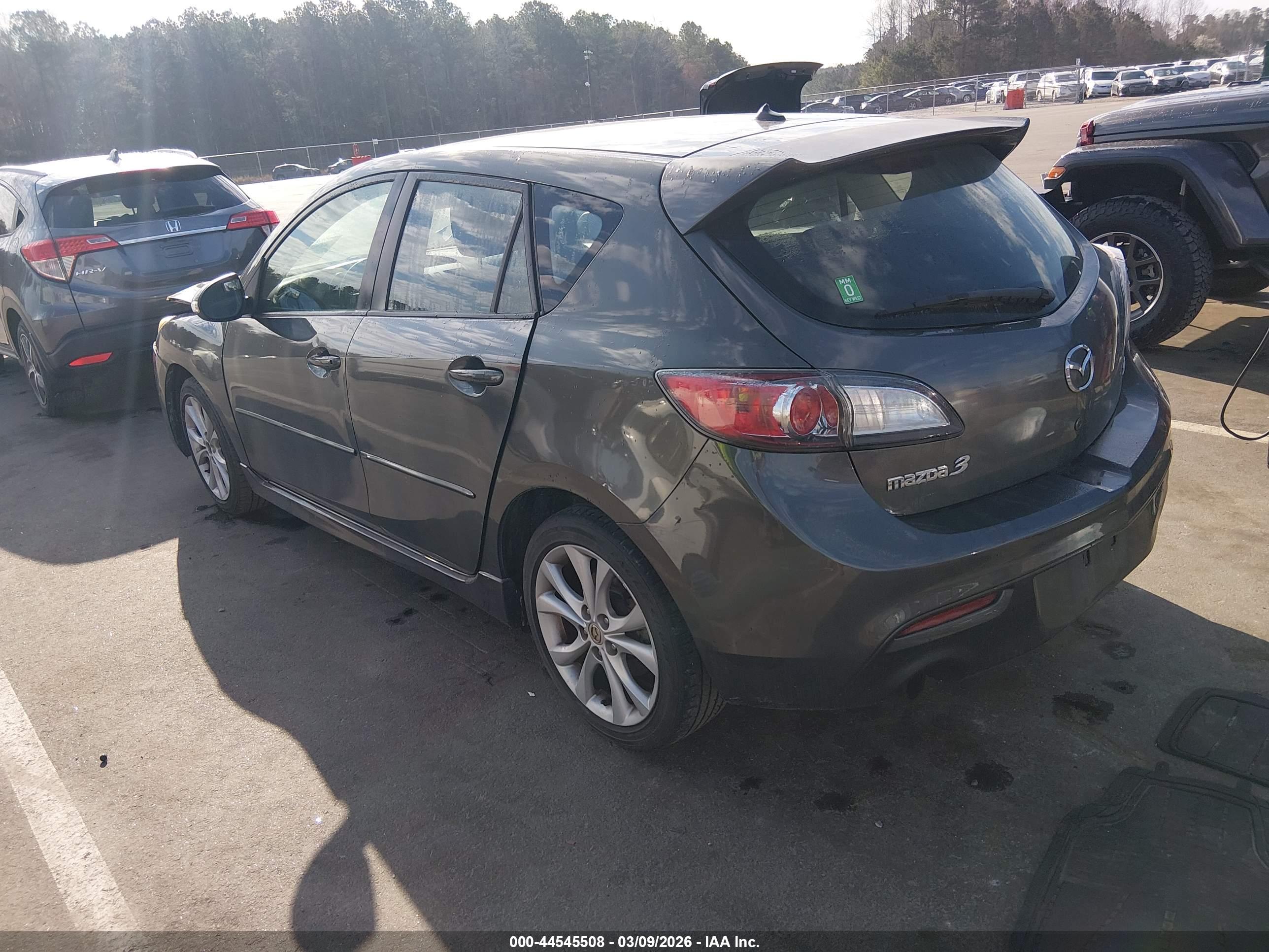 MAZDA MAZDA3 image 3