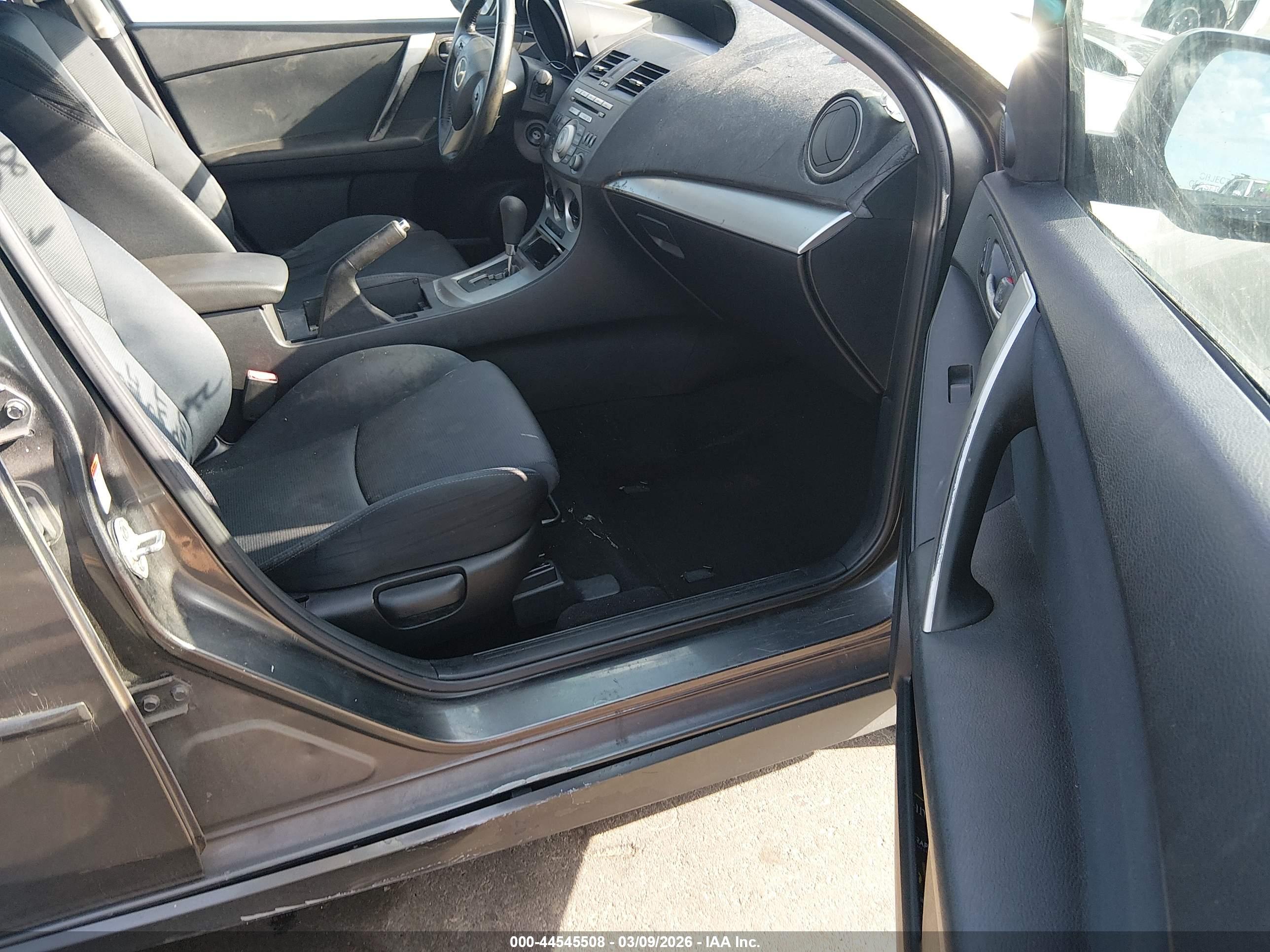 MAZDA MAZDA3 image 5