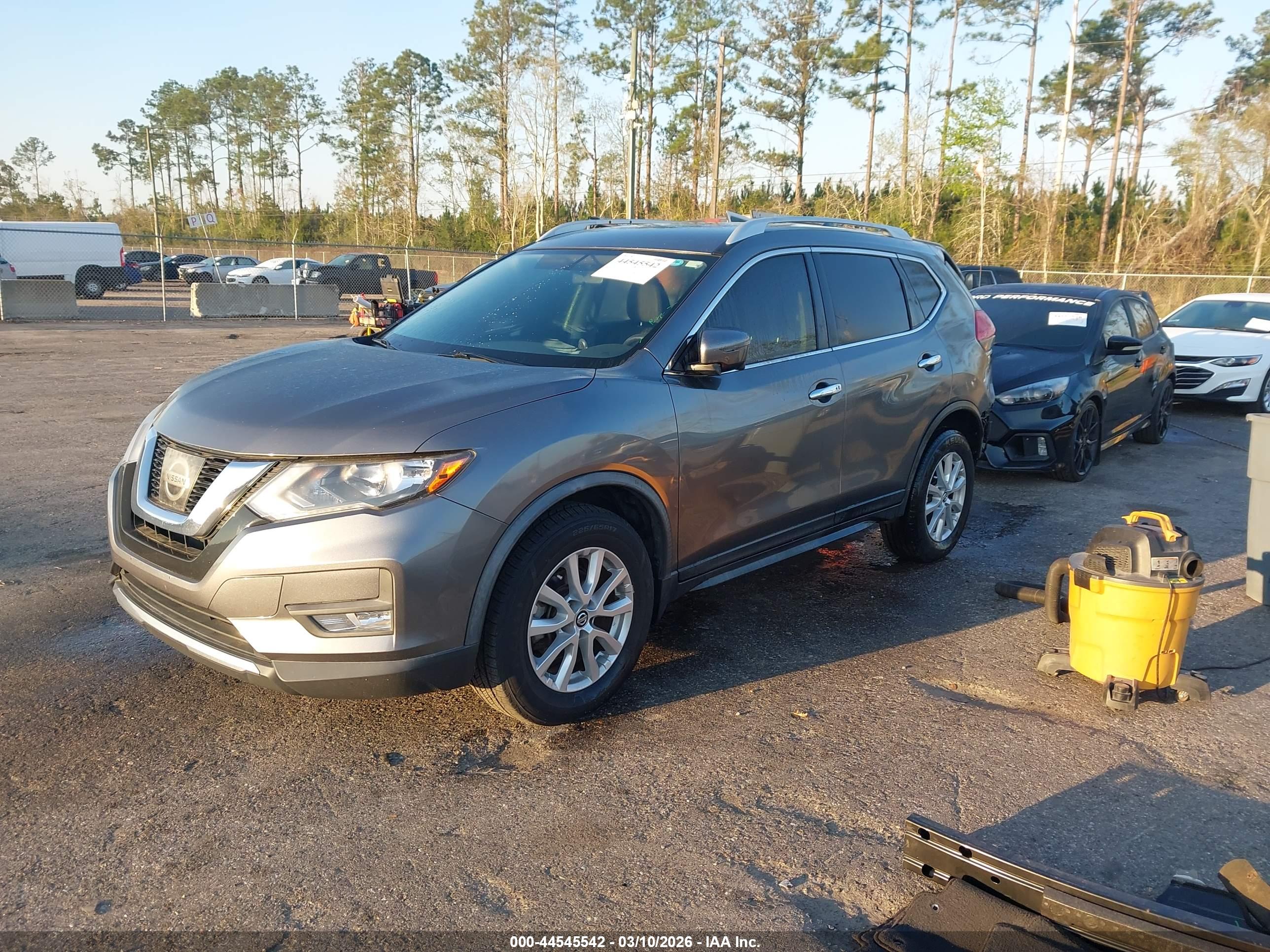 NISSAN ROGUE image 2