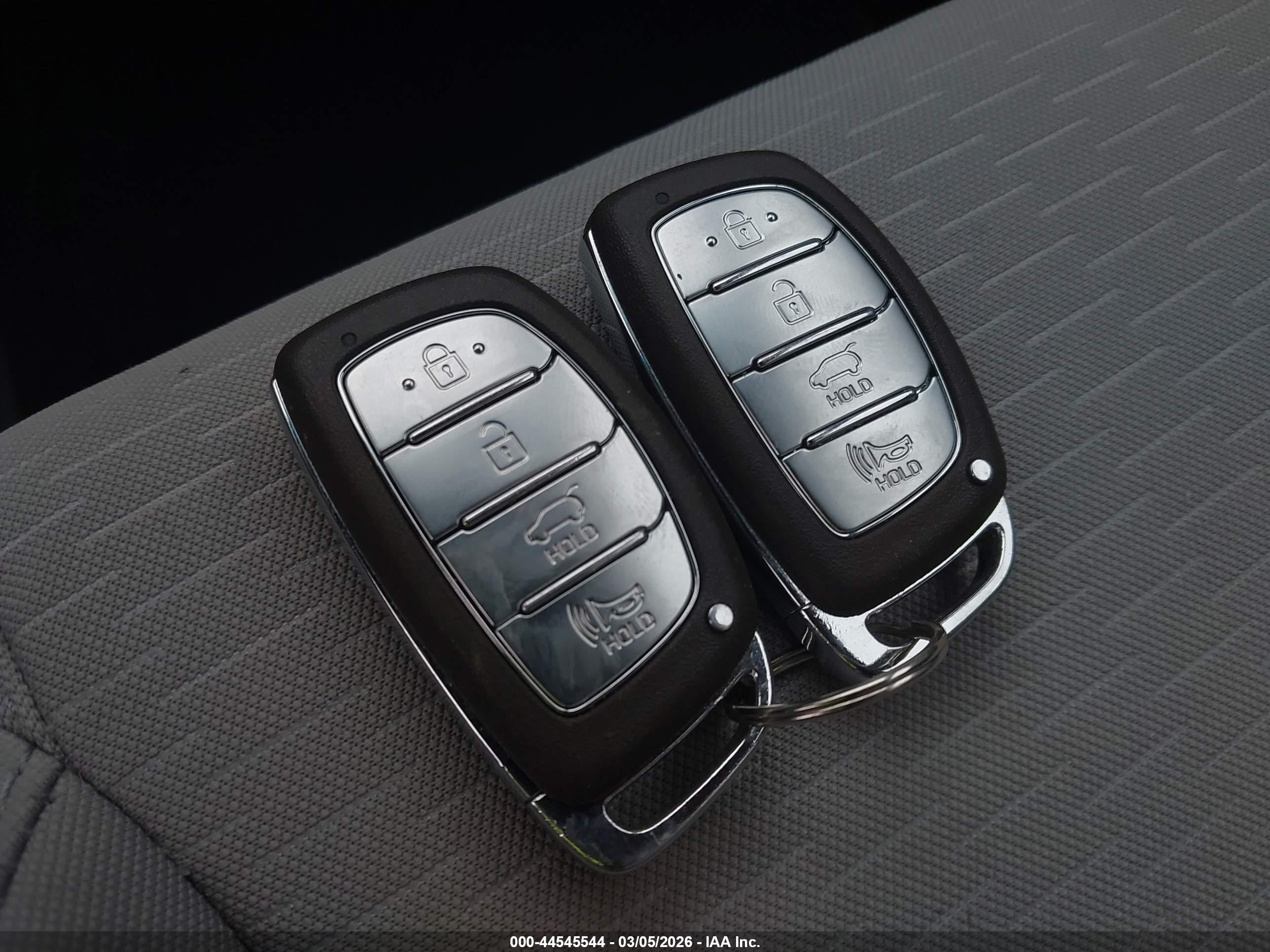 HYUNDAI TUCSON image 11