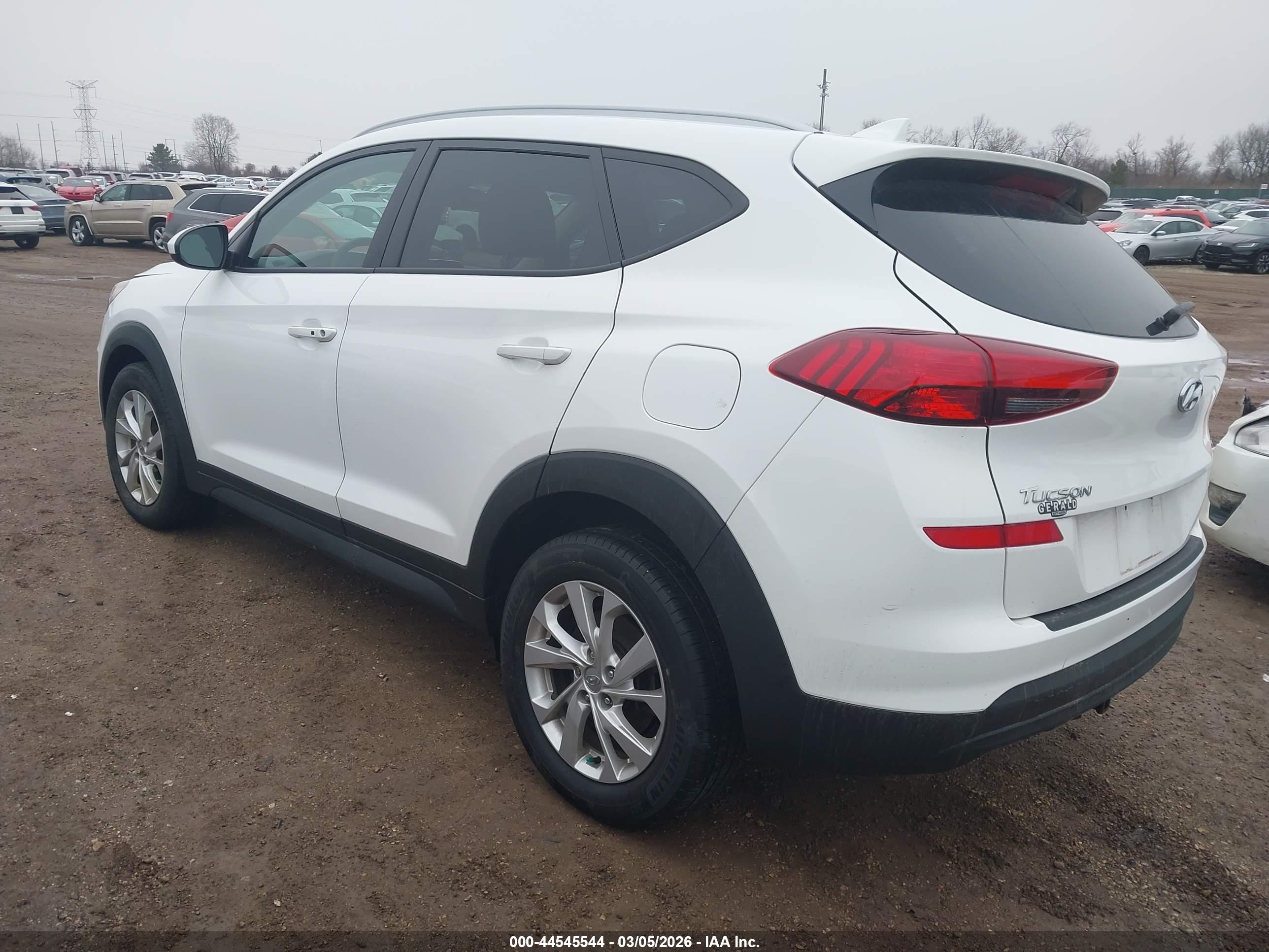 HYUNDAI TUCSON image 3