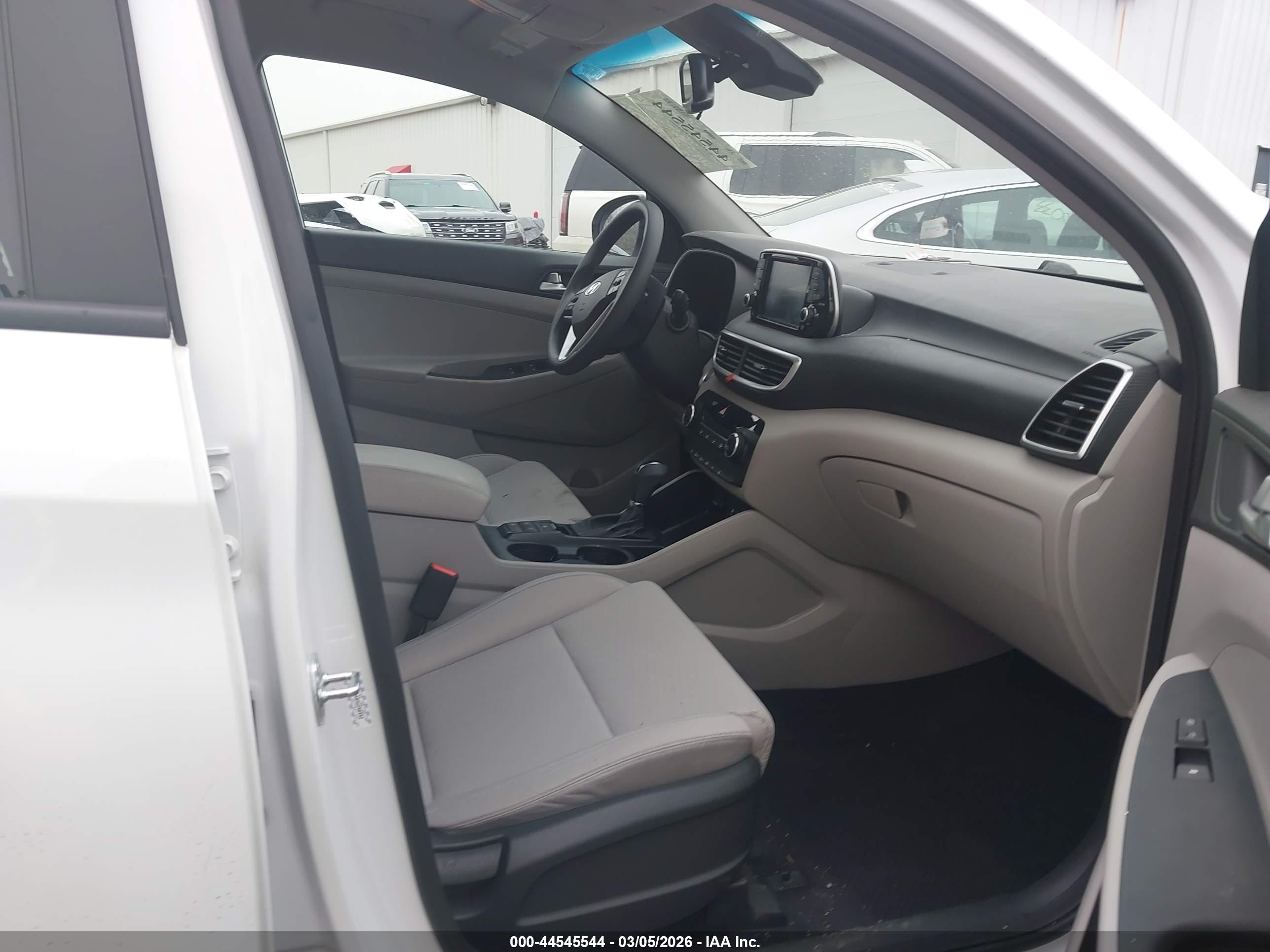 HYUNDAI TUCSON image 5