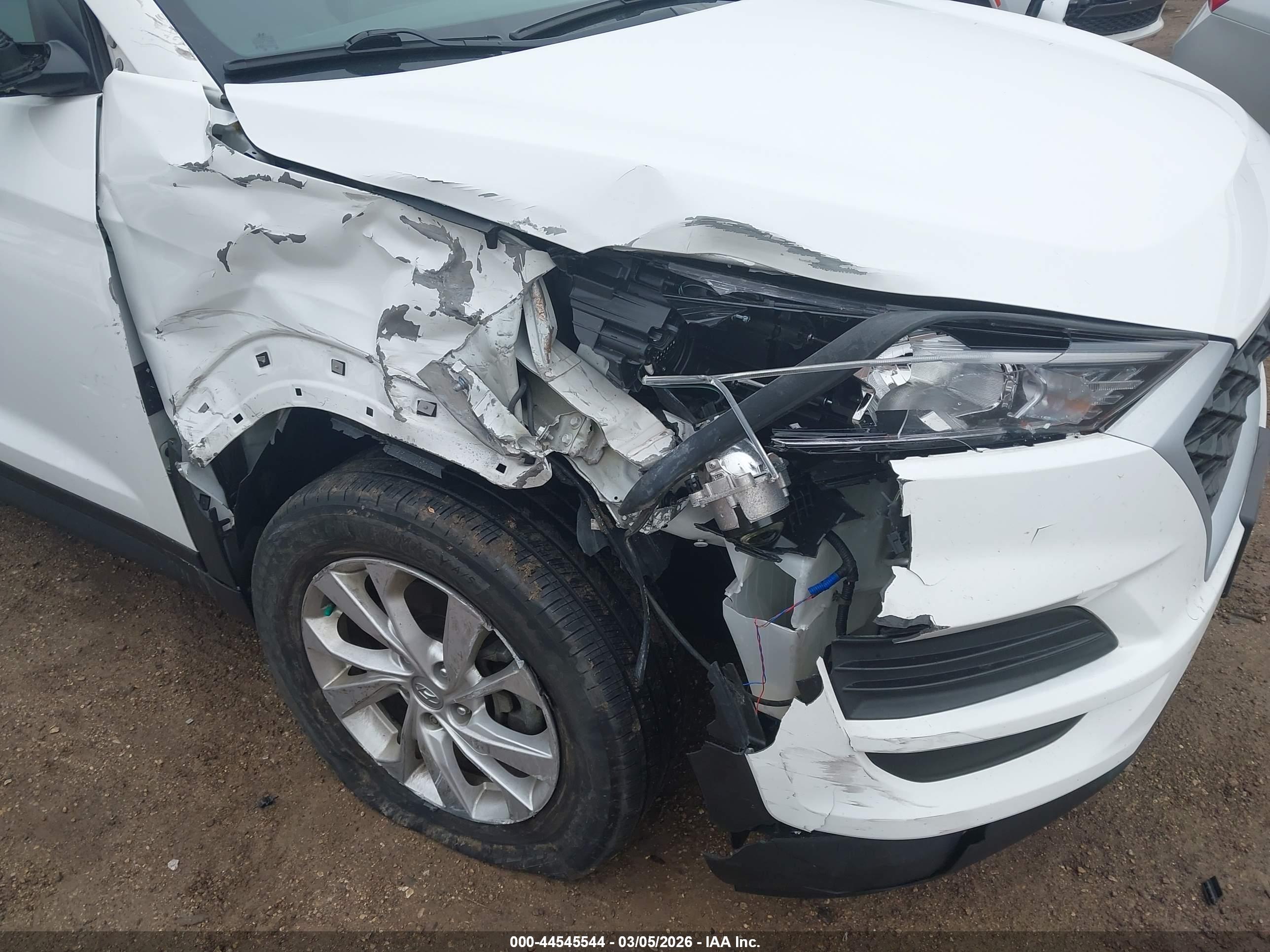 HYUNDAI TUCSON image 6