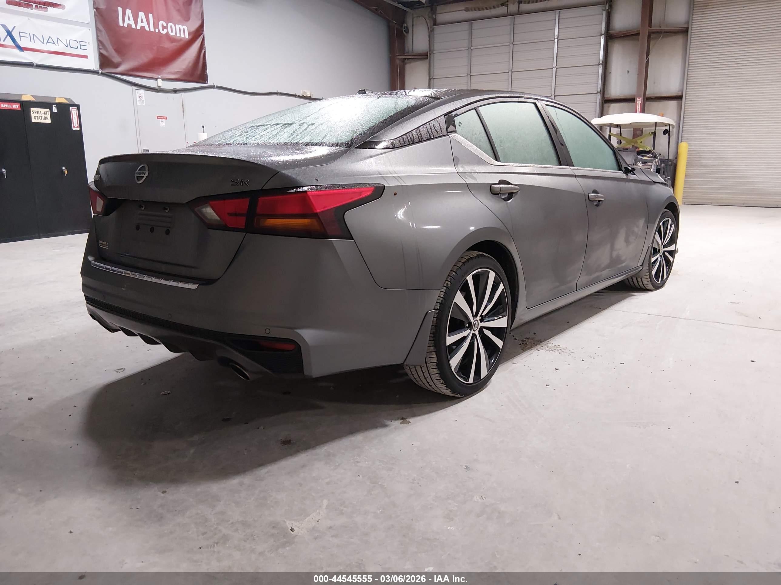 NISSAN ALTIMA image 4