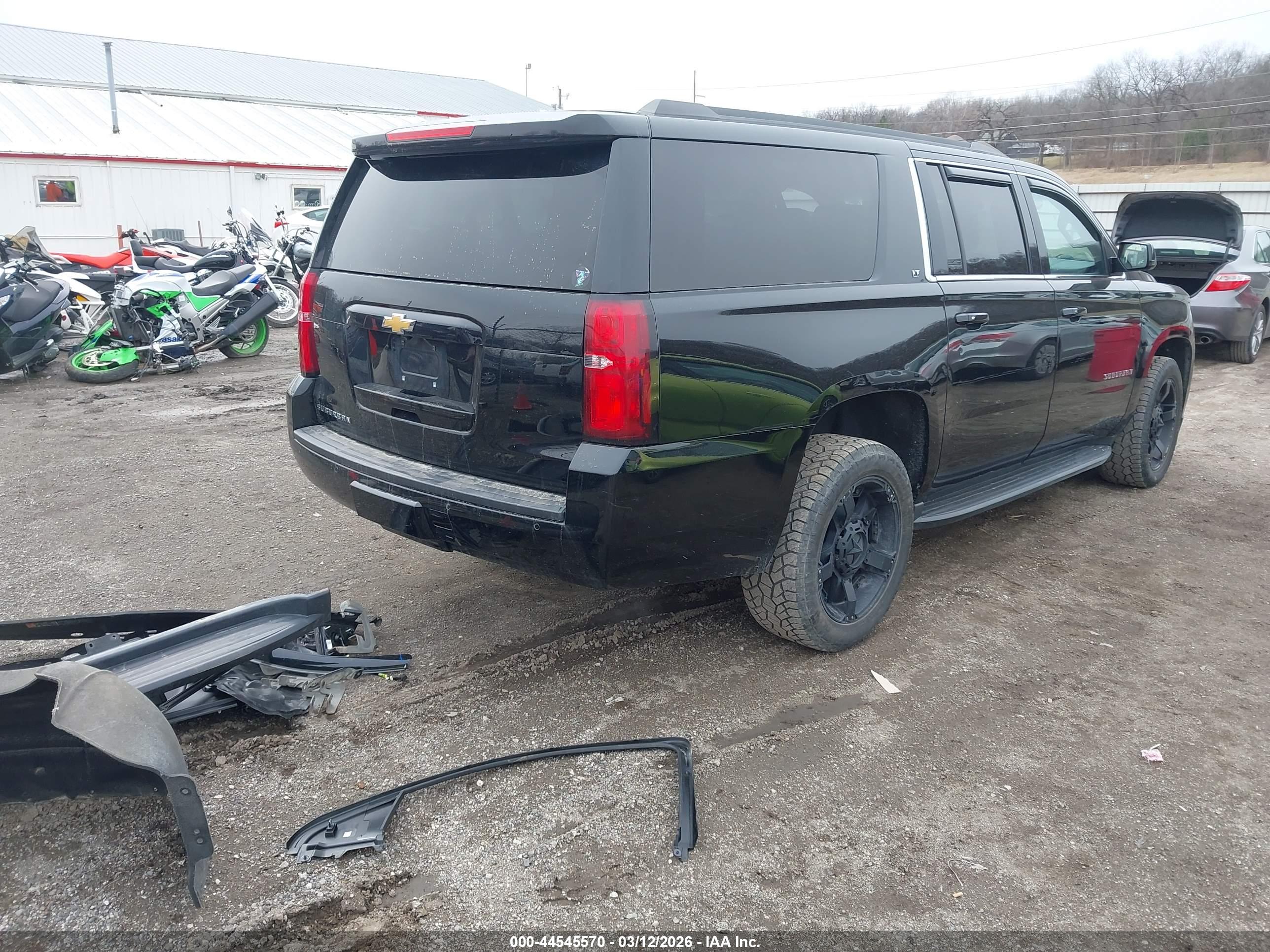 CHEVROLET SUBURBAN image 4