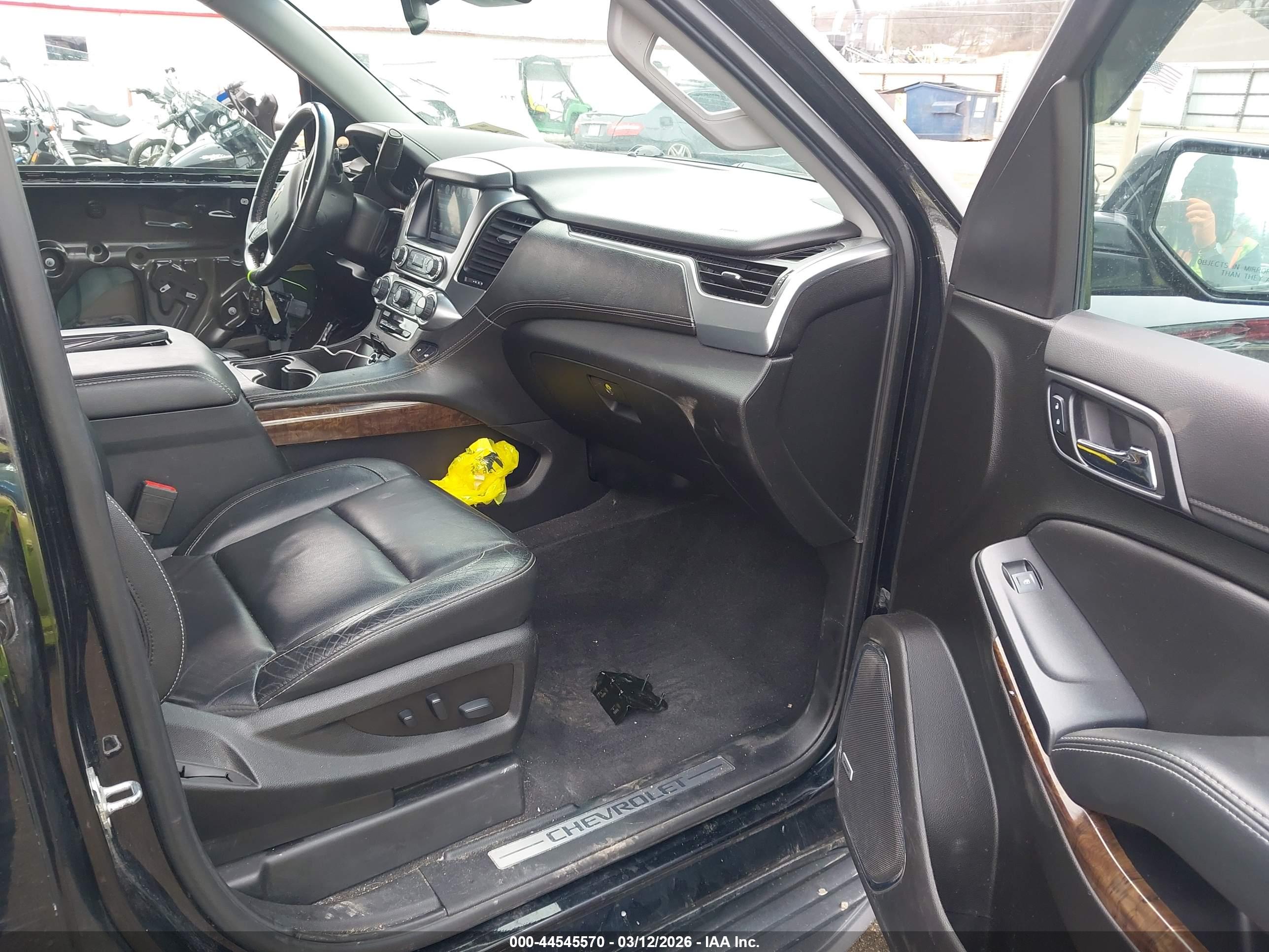 CHEVROLET SUBURBAN image 5