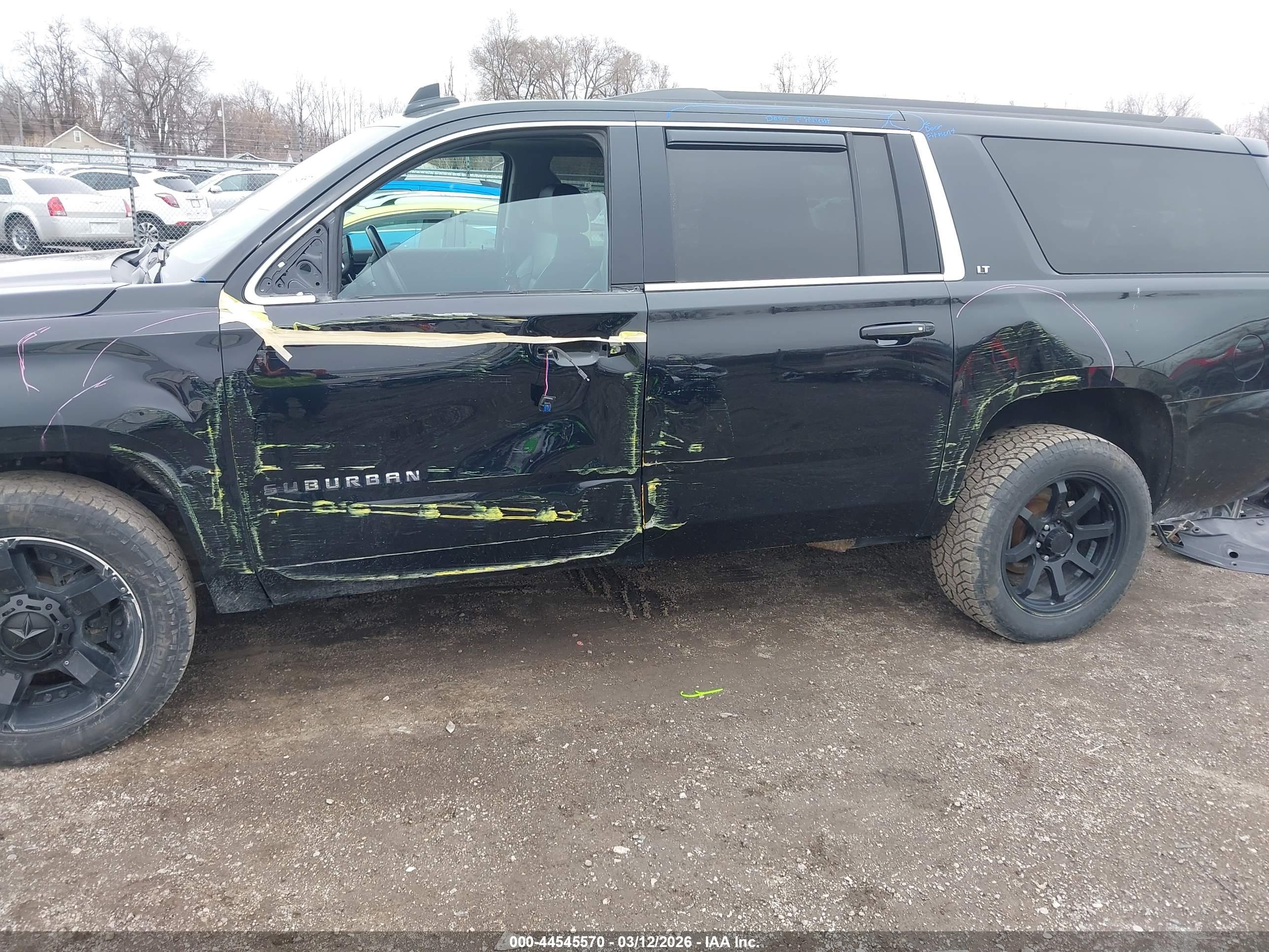 CHEVROLET SUBURBAN image 6