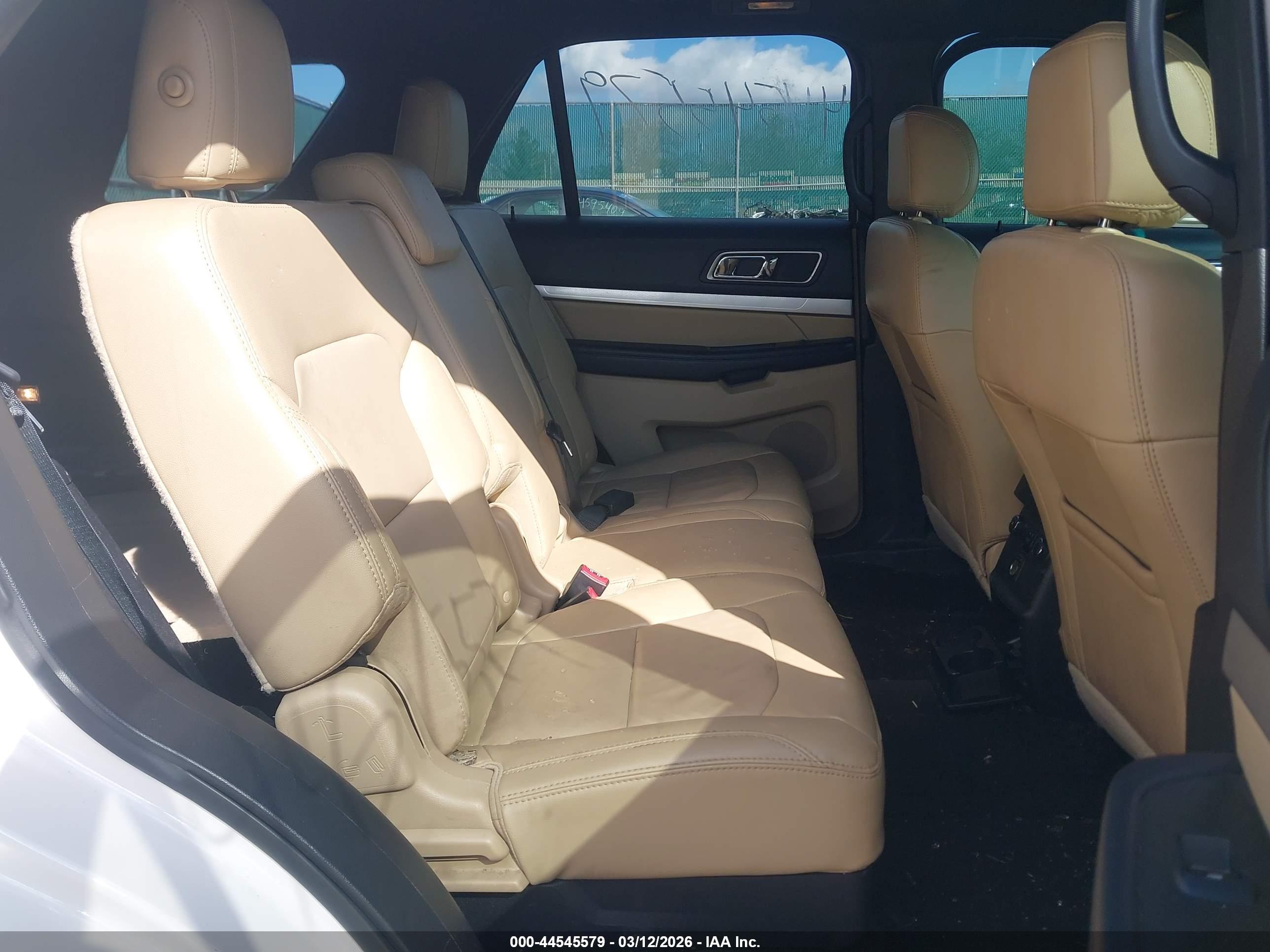 FORD EXPLORER image 8