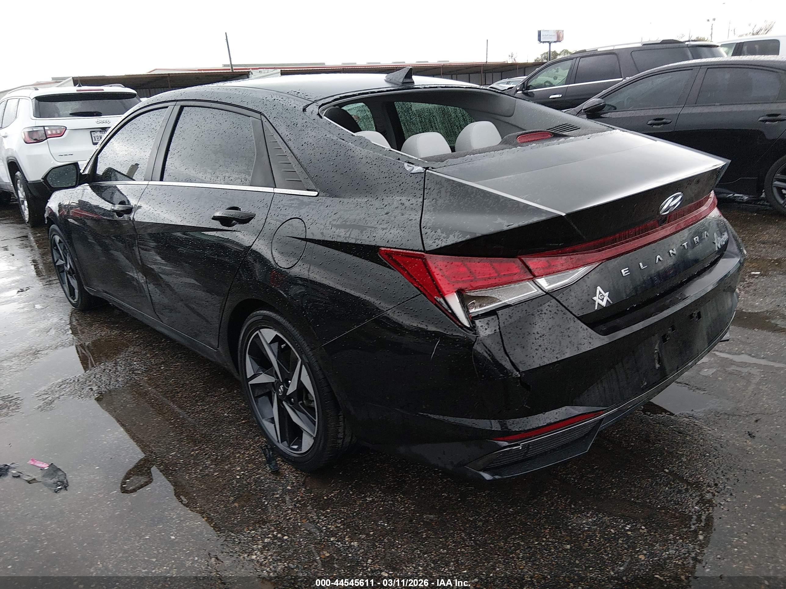 HYUNDAI ELANTRA image 3