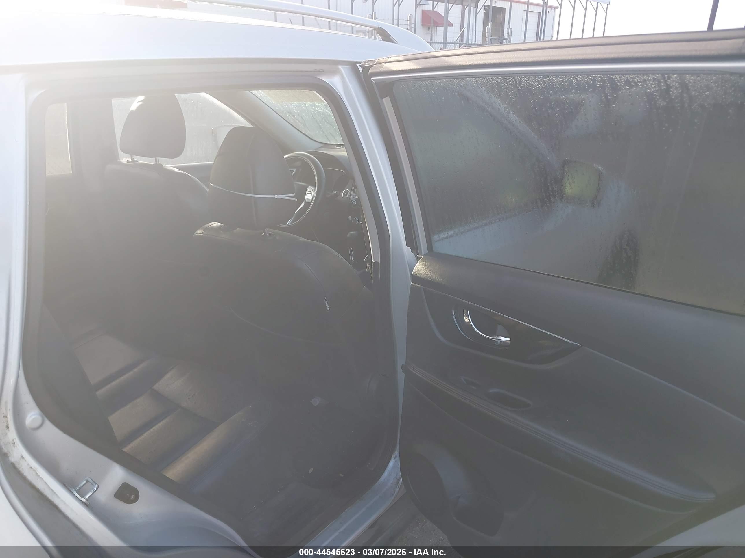 NISSAN ROGUE image 8