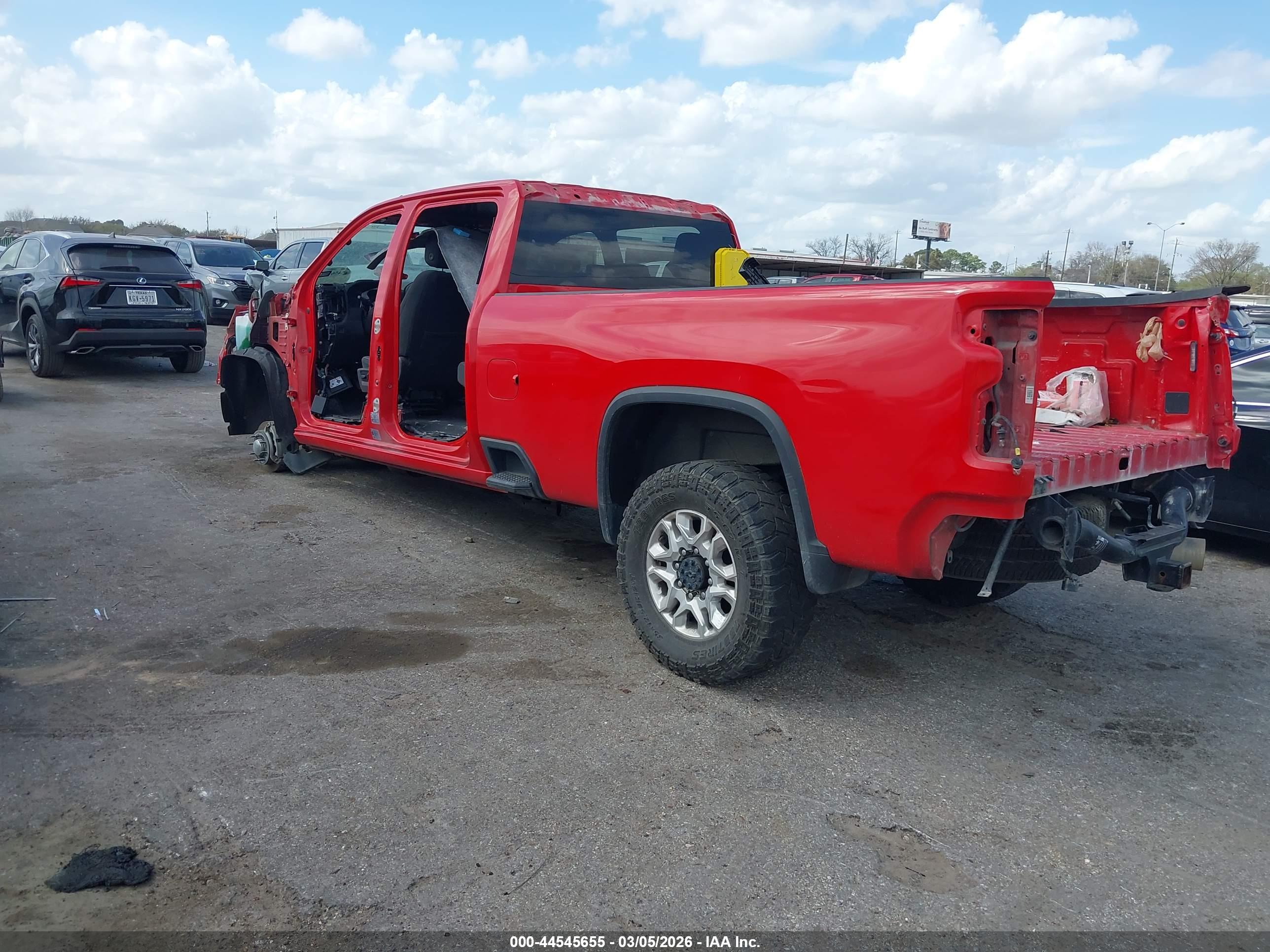 CHEVROLET SILVERADO image 3