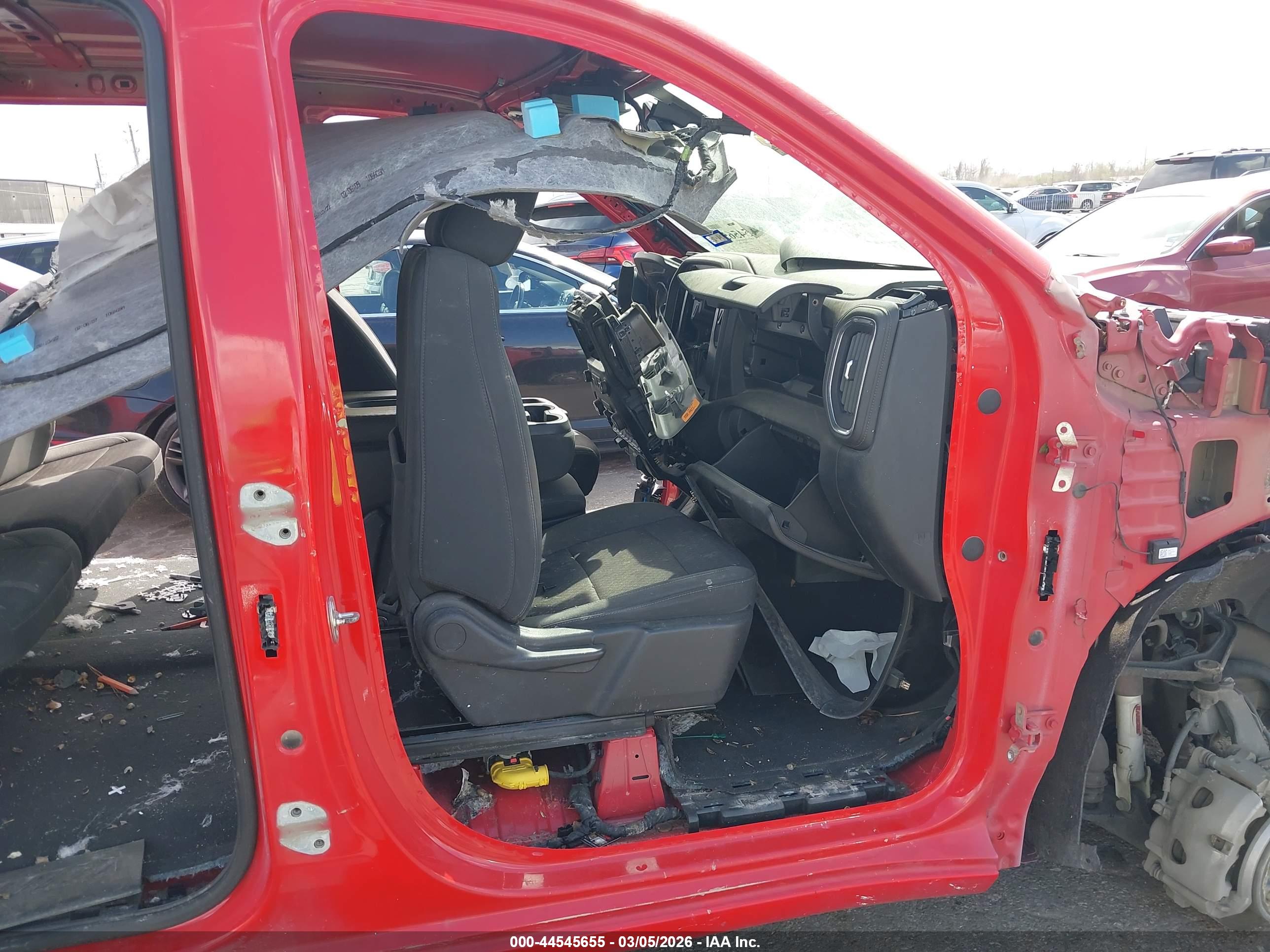 CHEVROLET SILVERADO image 5