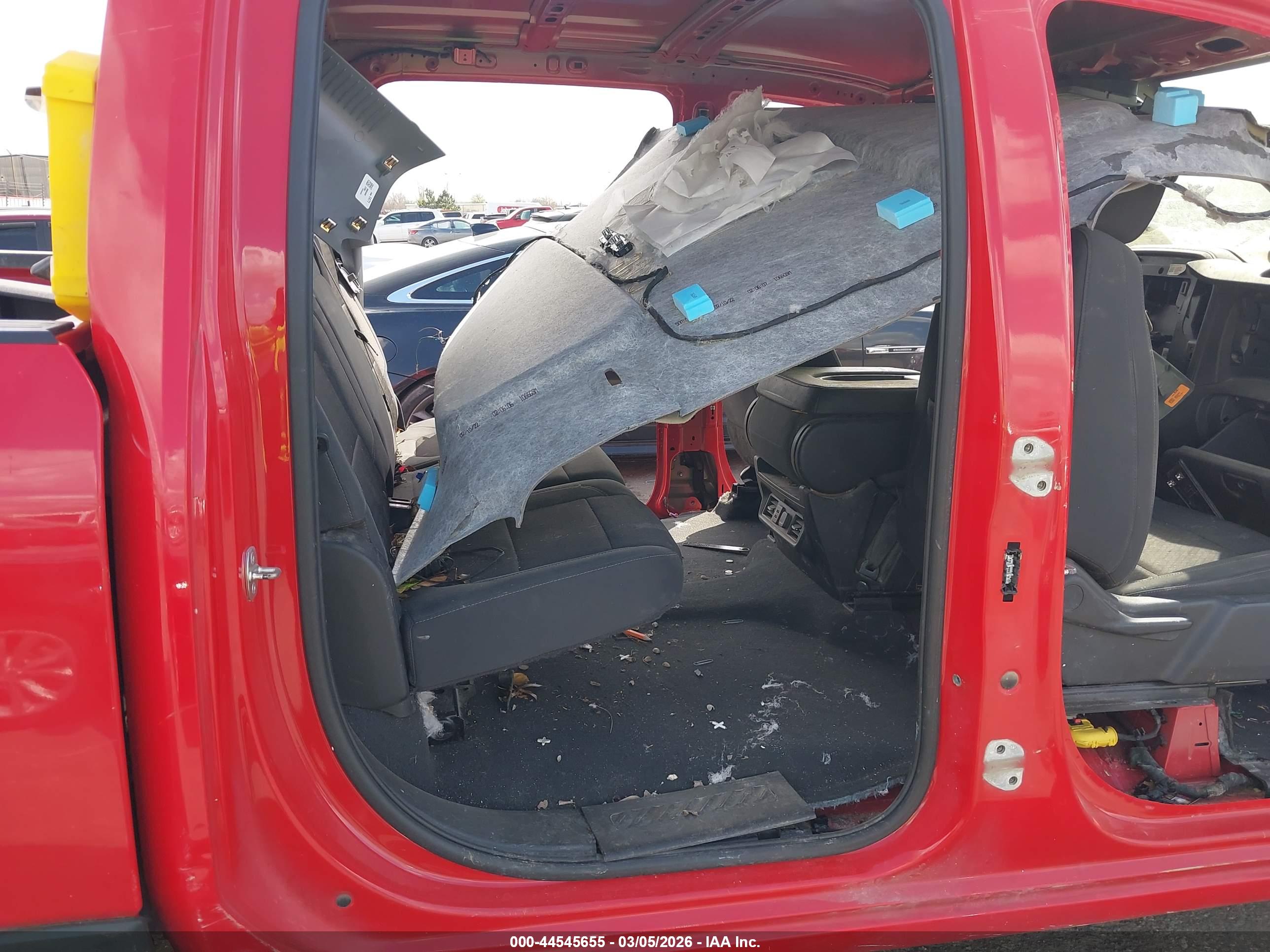 CHEVROLET SILVERADO image 8