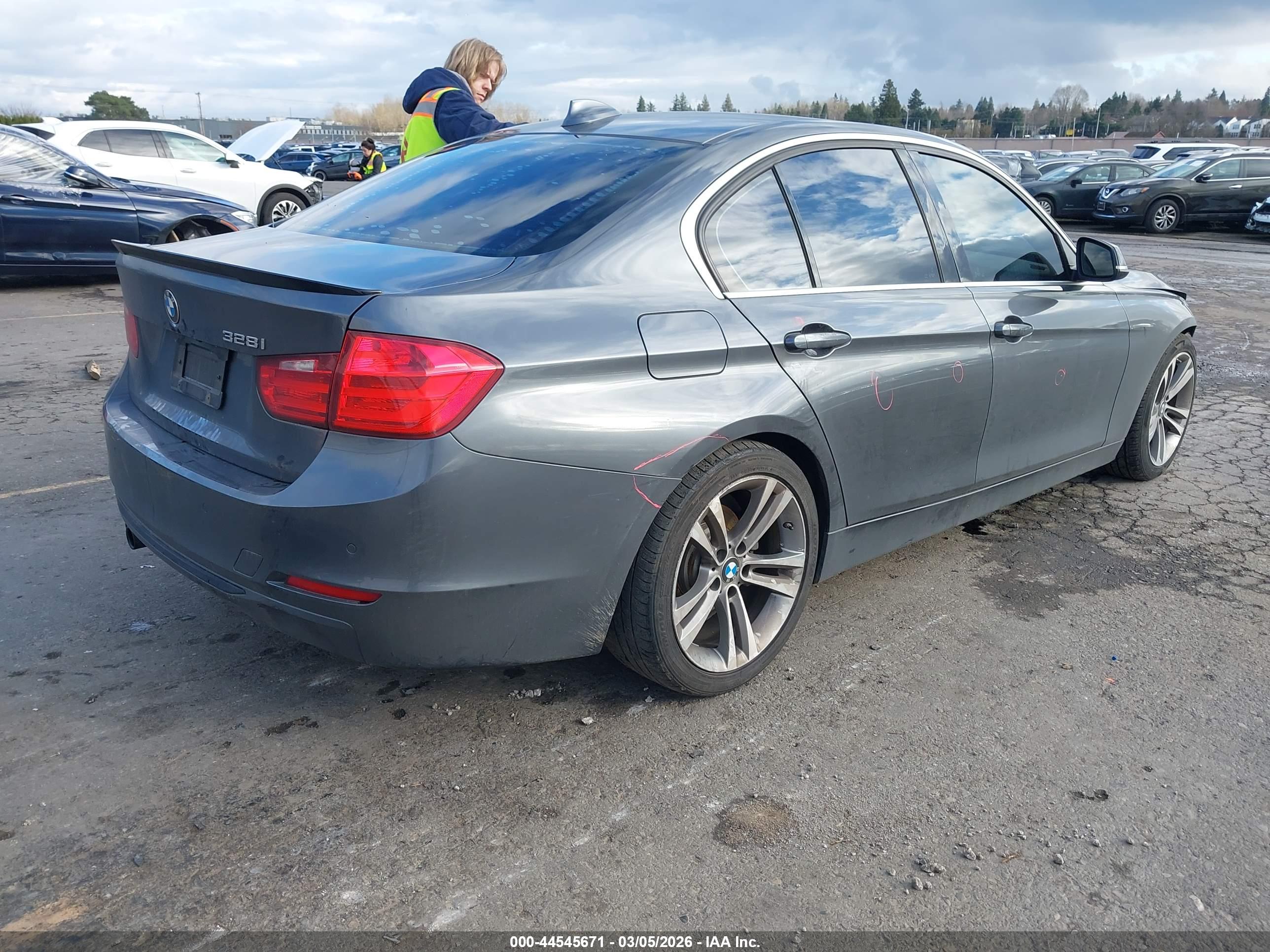 BMW 328I image 4